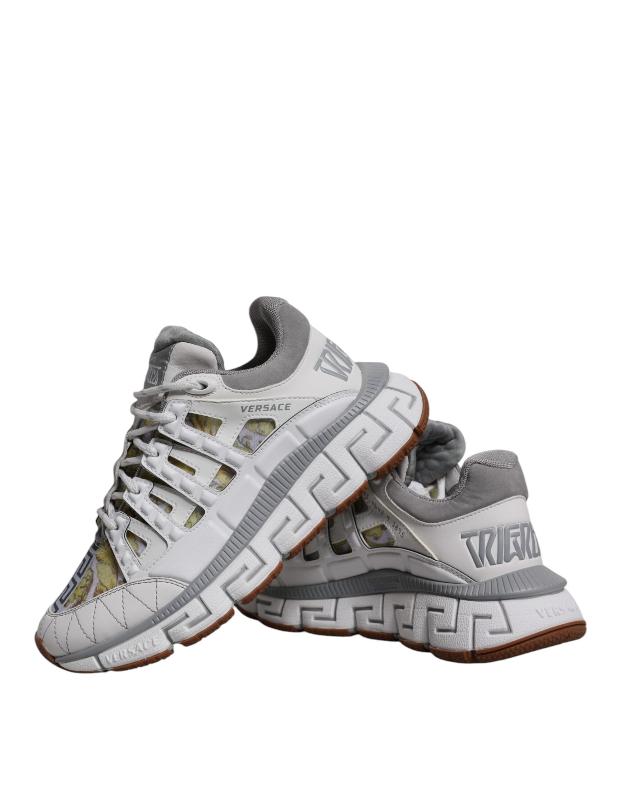 Chaussures sneakers basses Versace Trigreca blanc avec motif baroque Trigreca, style élégant et moderne.