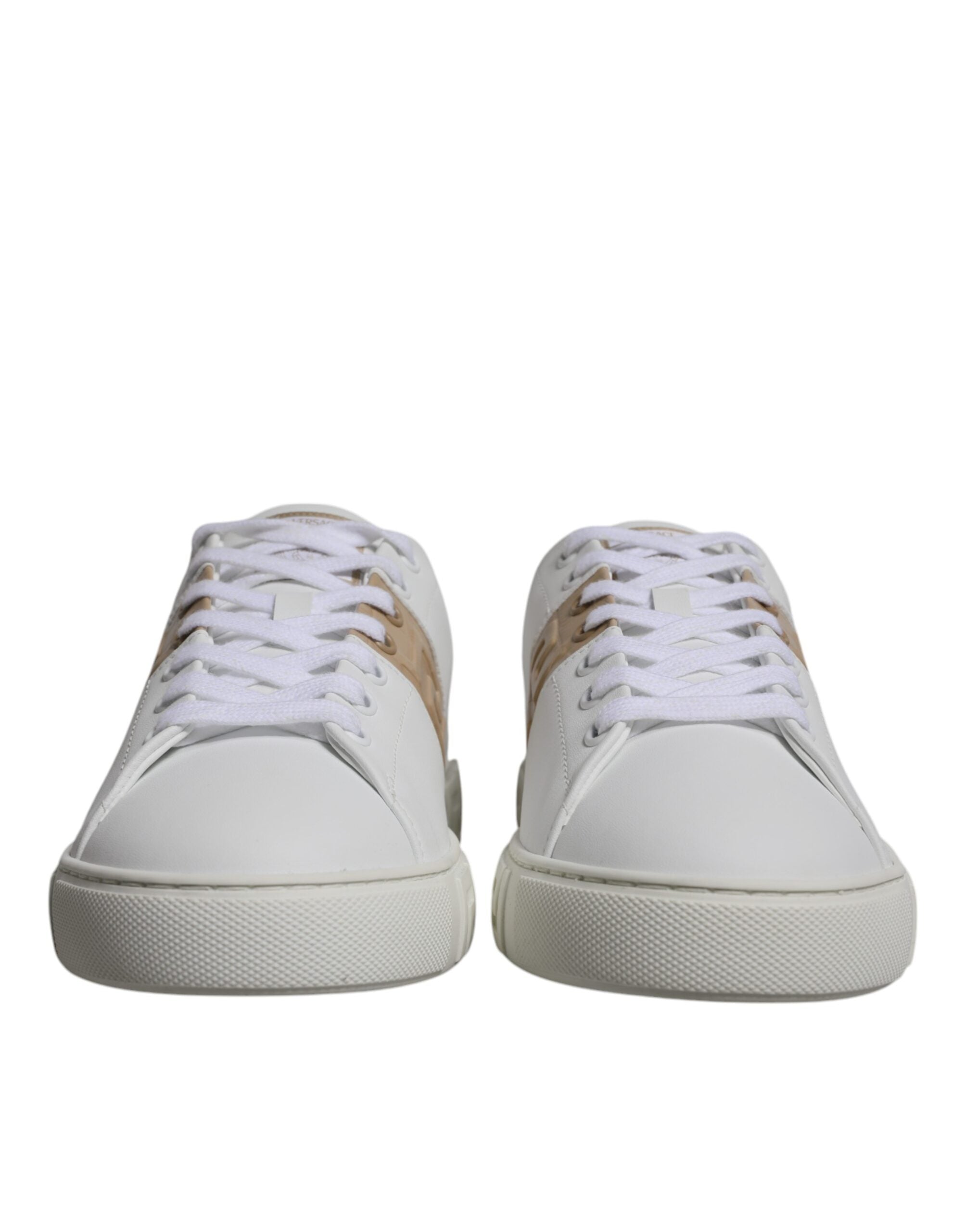 Chaussures sneakers basses pour homme Versace, imprimé Greca blanc et marron en TPU, style élégant et moderne.