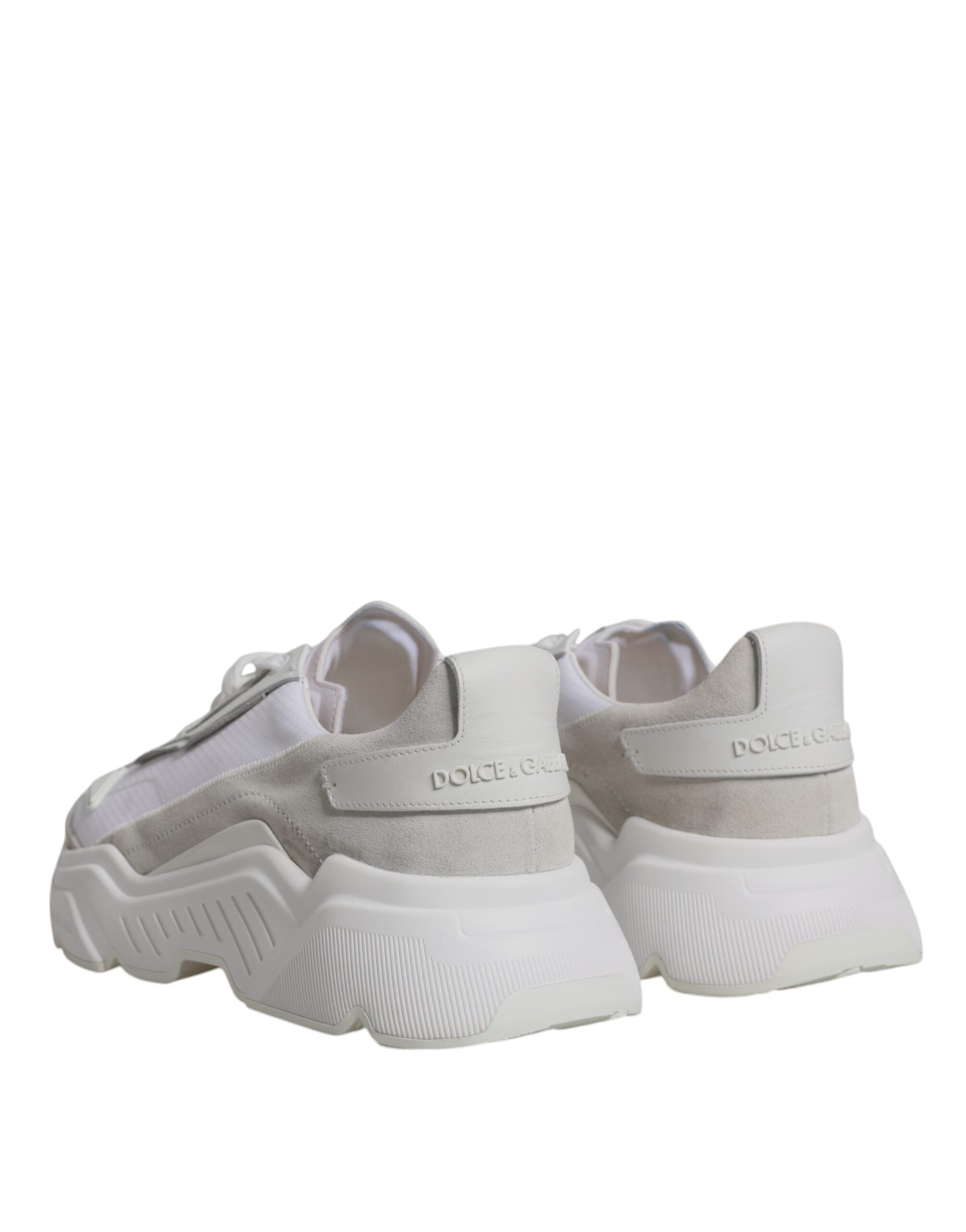 Chaussures sneakers basses en cuir blanc Dolce & Gabbana Daymaster, vue de face avec détails du design.