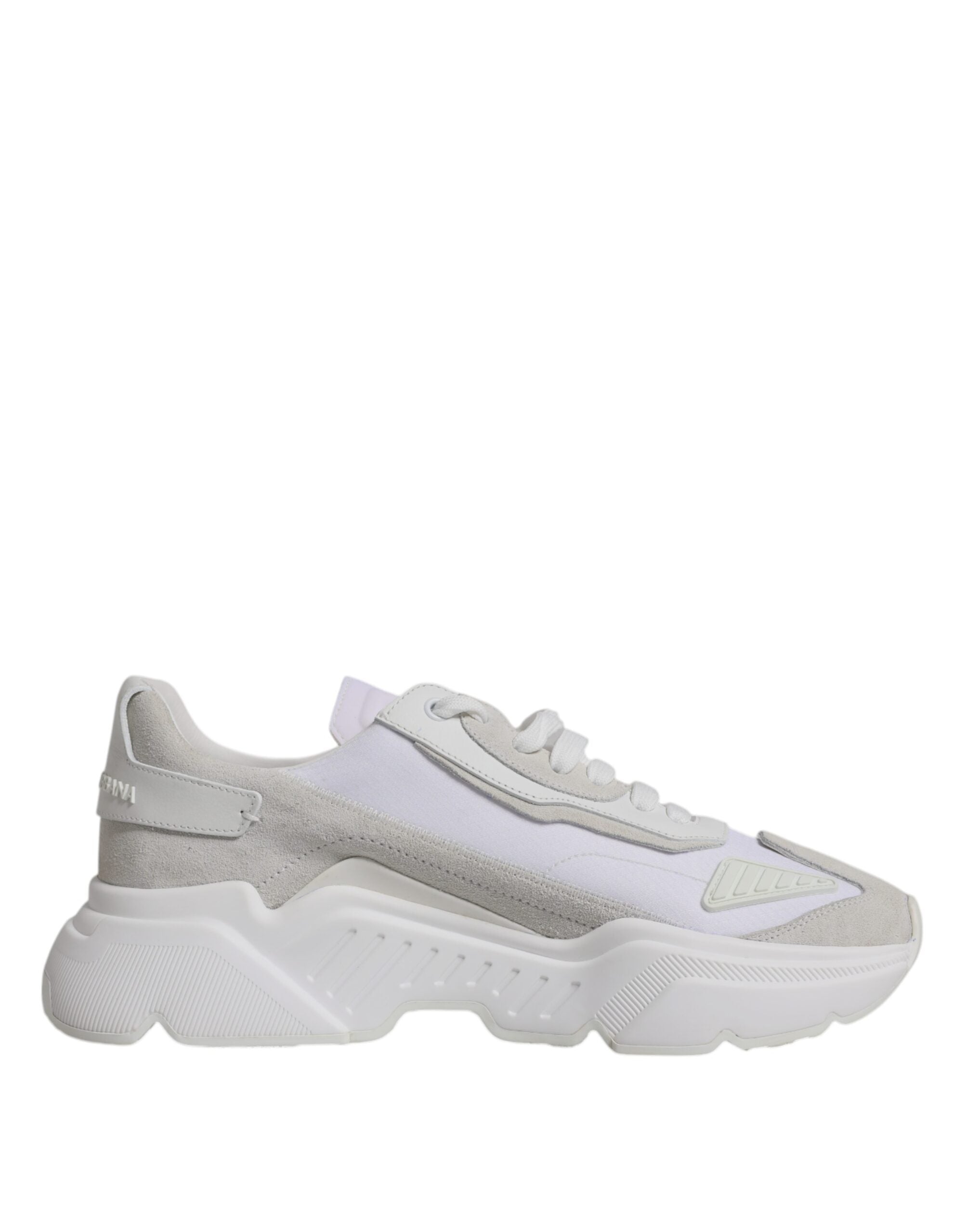Chaussures sneakers basses blanches Dolce & Gabbana Daymaster en cuir, vue de face avec détails de la semelle et lacets.