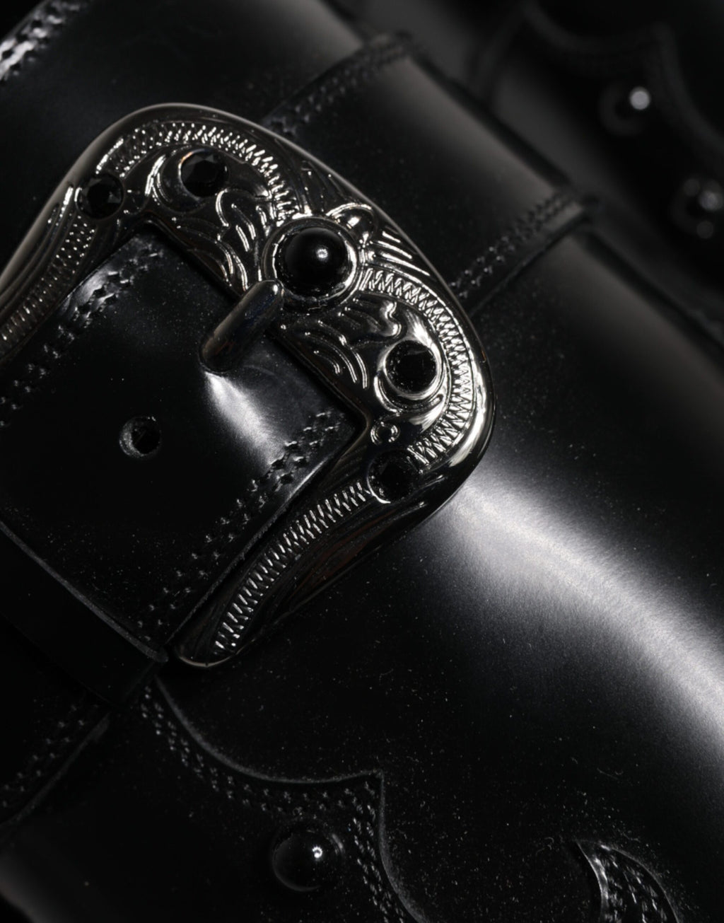 Chaussures Derby Monk Strap noires de Dolce & Gabbana avec embellissements, en cuir élégant pour homme.