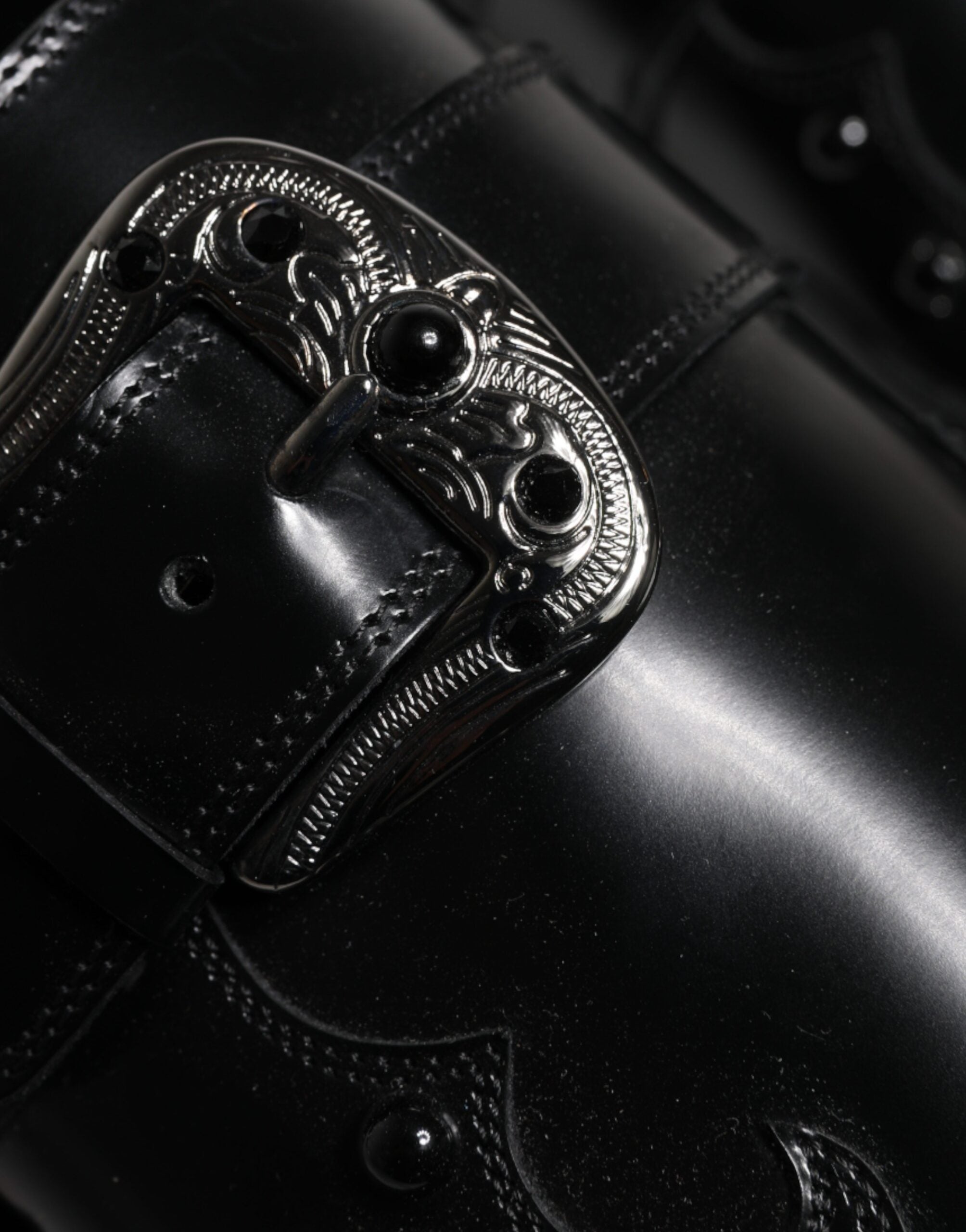 Chaussures Derby Monk Strap noires de Dolce & Gabbana avec embellissements, en cuir élégant pour homme.