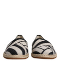 Chaussures espadrilles Dolce & Gabbana à rayures noires et blanches, style slip-on élégante et confortable.