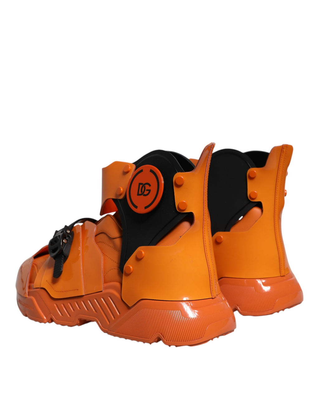 Baskets montantes Dolce & Gabbana à panneaux orange multicolores, style chunky, chaussures tendance pour homme.