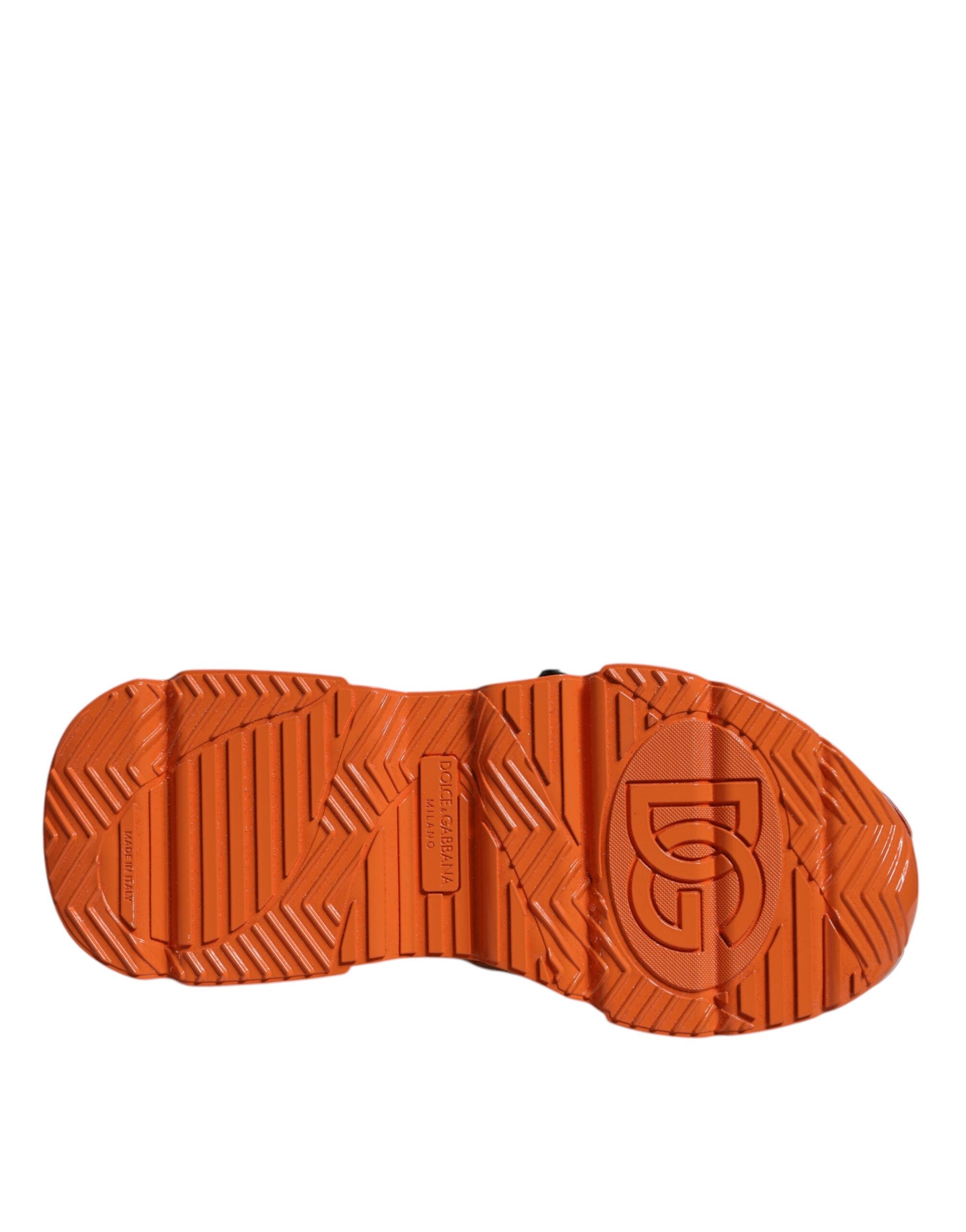 Chaussures sneakers hautes Dolce & Gabbana à panneaux orange multicolores, en caoutchouc avec semelle épaisse et design élégant.
