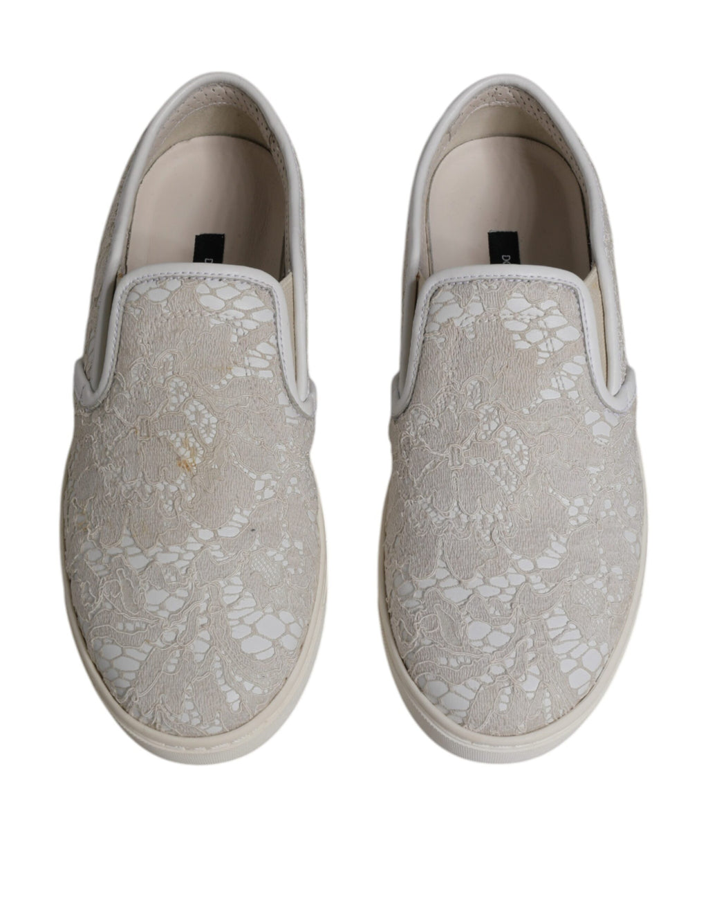 Chaussures Dolce & Gabbana en dentelle blanche à motifs floraux, style mocassins à enfiler élégants et raffinés.