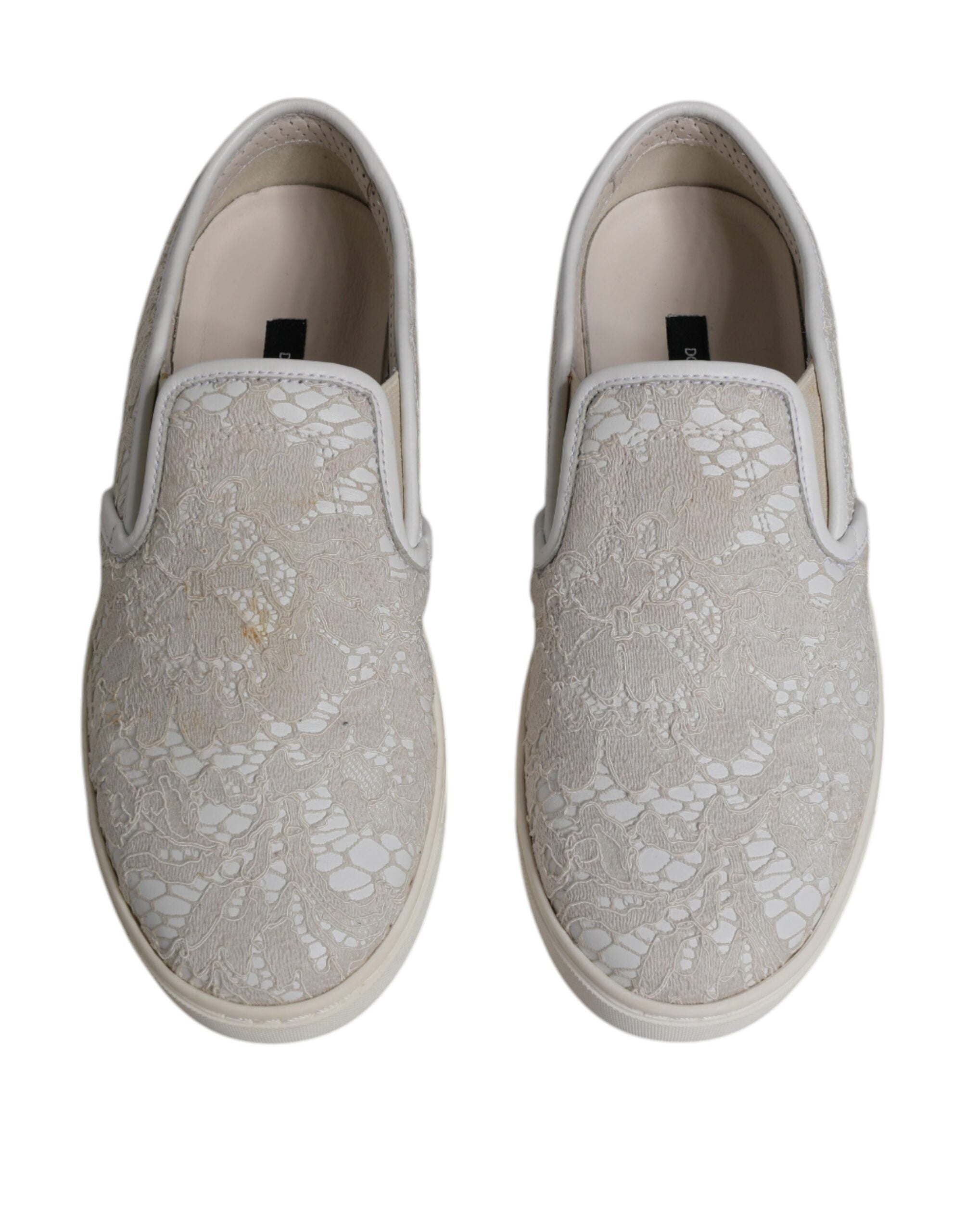Chaussures Dolce & Gabbana en dentelle blanche à motifs floraux, style mocassins à enfiler élégants et raffinés.