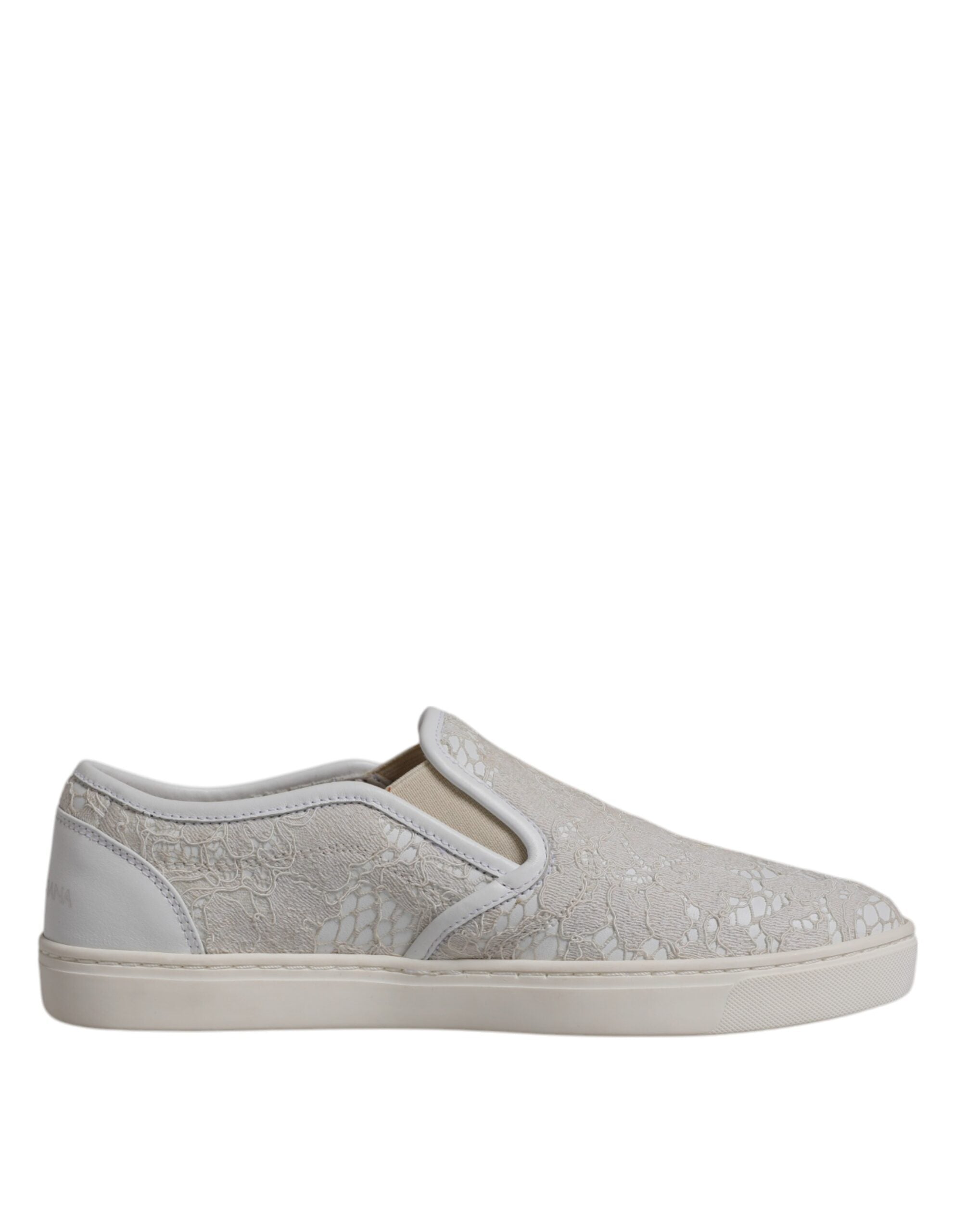 Chaussures mocassins Dolce & Gabbana en dentelle blanche avec motif floral et design slip-on, élégantes et sophistiquées.