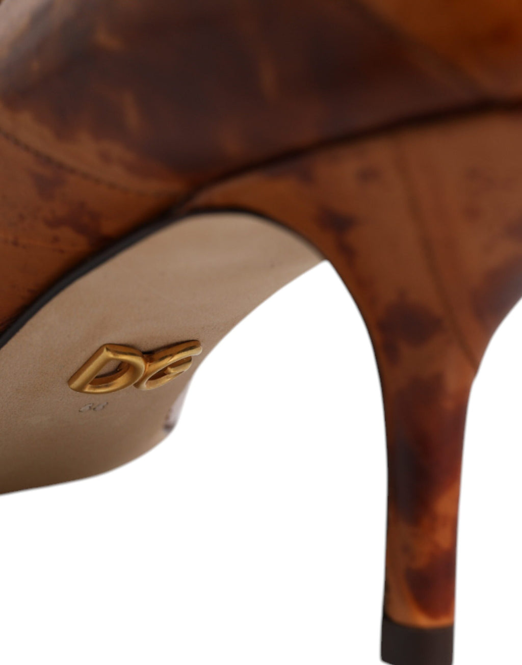 Chaussures à talons kitten en cuir marron de Dolce & Gabbana, élégantes et sophistiquées, vues de côté.