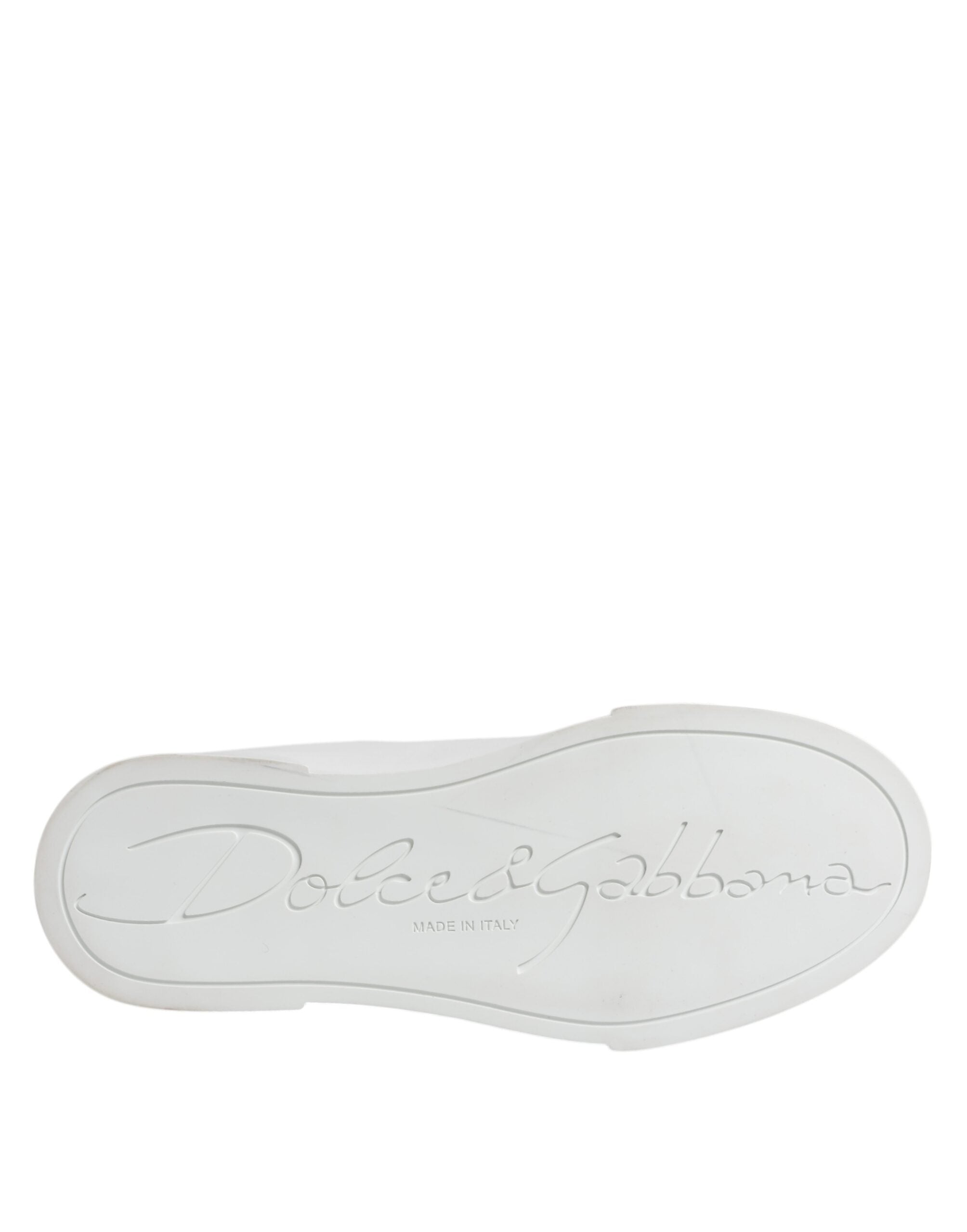 Chaussures sneakers basses en cuir blanc Dolce & Gabbana, style classique et moderne, visibles en détail dans l'image.