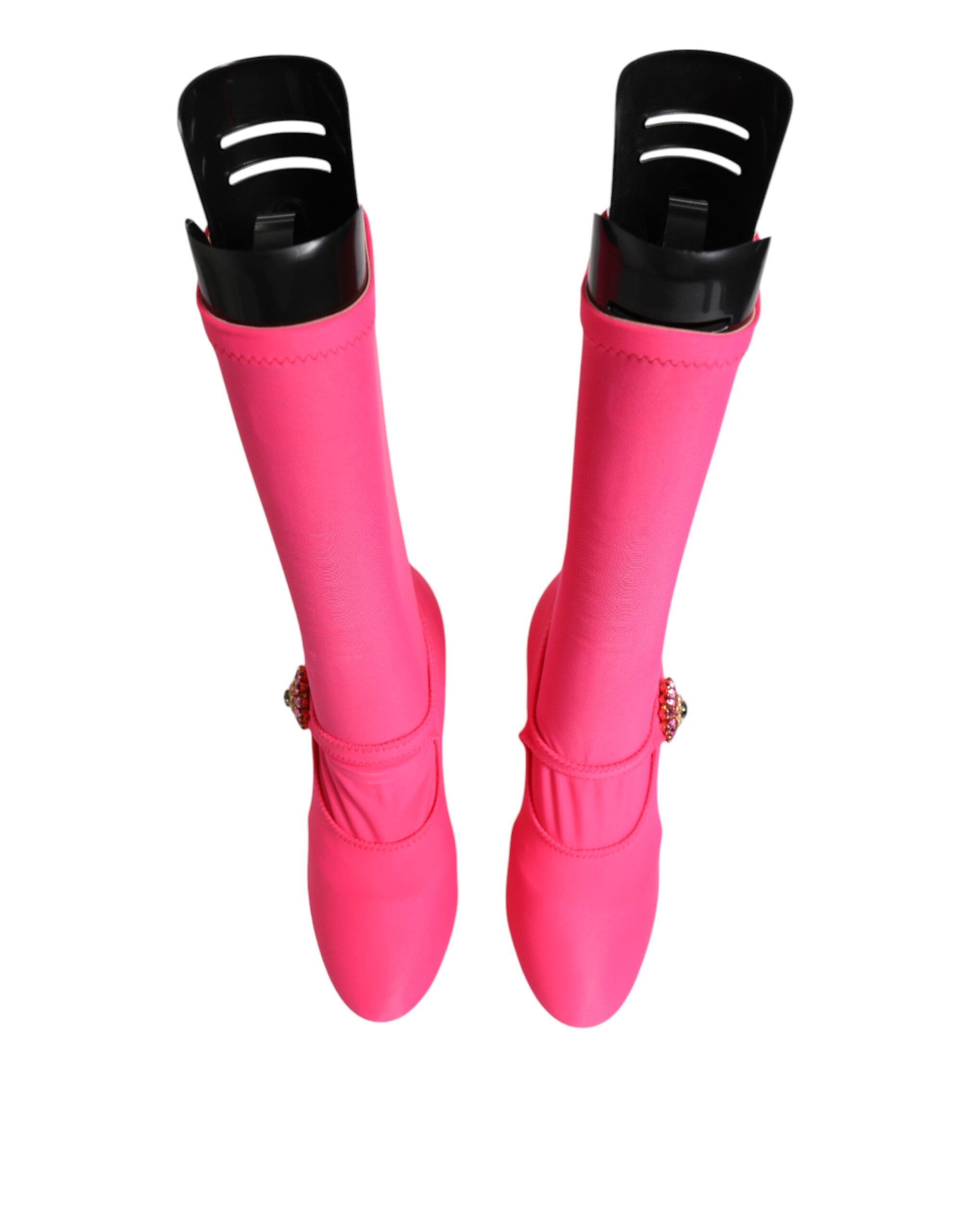Bottes hautes en nylon rose avec cristaux Dolce & Gabbana, style élégant et moderne, visibles de la vue de face.
