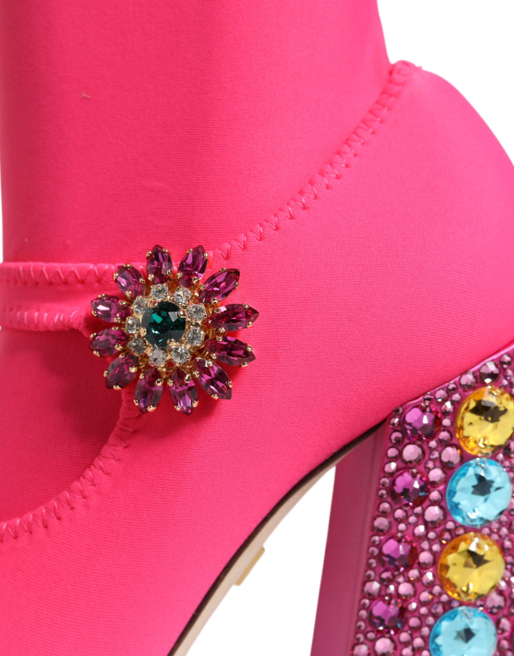 Bottes hautes en nylon rose Dolce & Gabbana avec cristaux, style élégant et sophistiqué, visible en image.