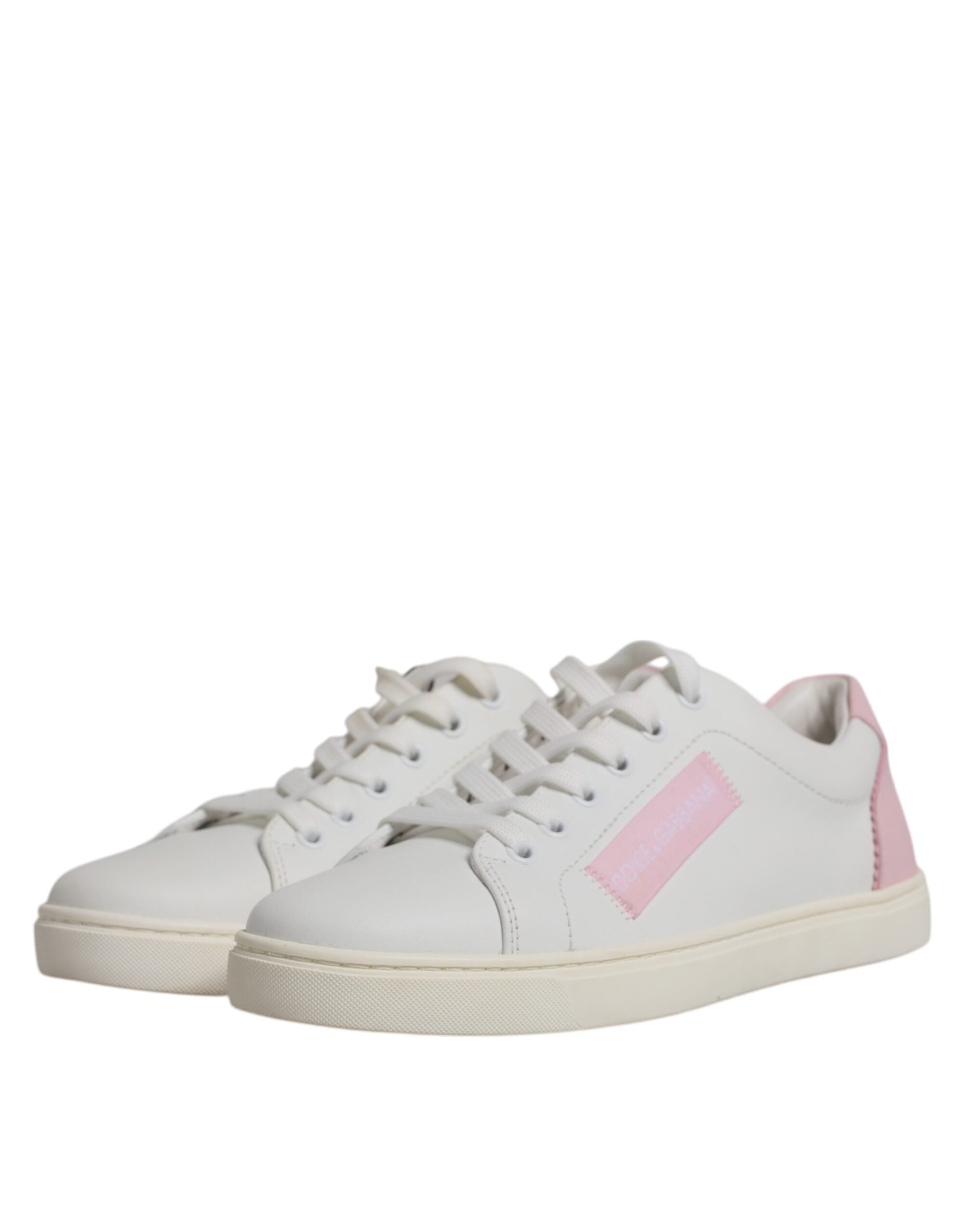 Sneakers blanches Dolce & Gabbana en cuir de veau classique, vue de face, avec semelle blanche et design élégant.