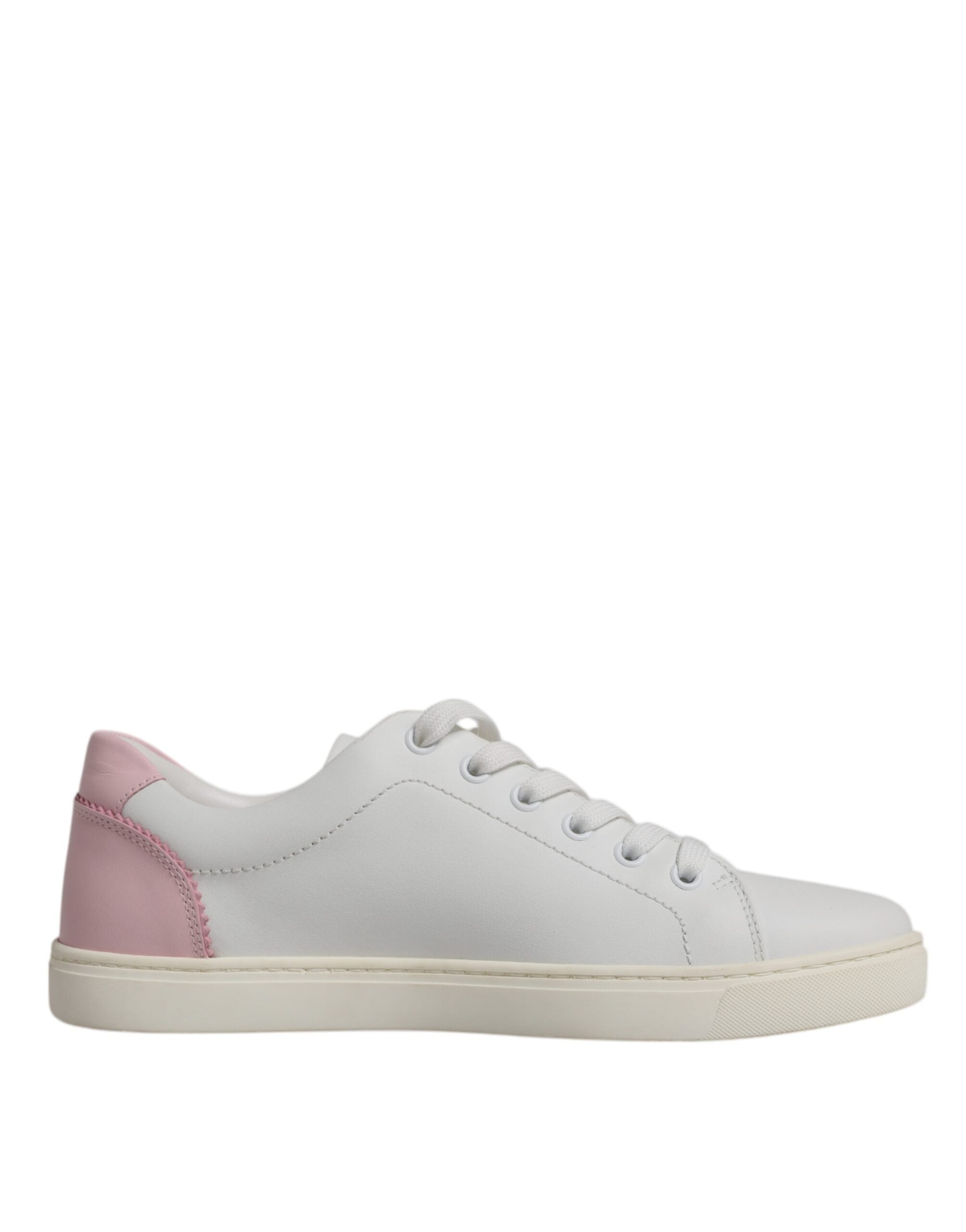 Chaussures sneakers blanches en cuir de veau Dolce & Gabbana, style classique et élégant, vues de face.