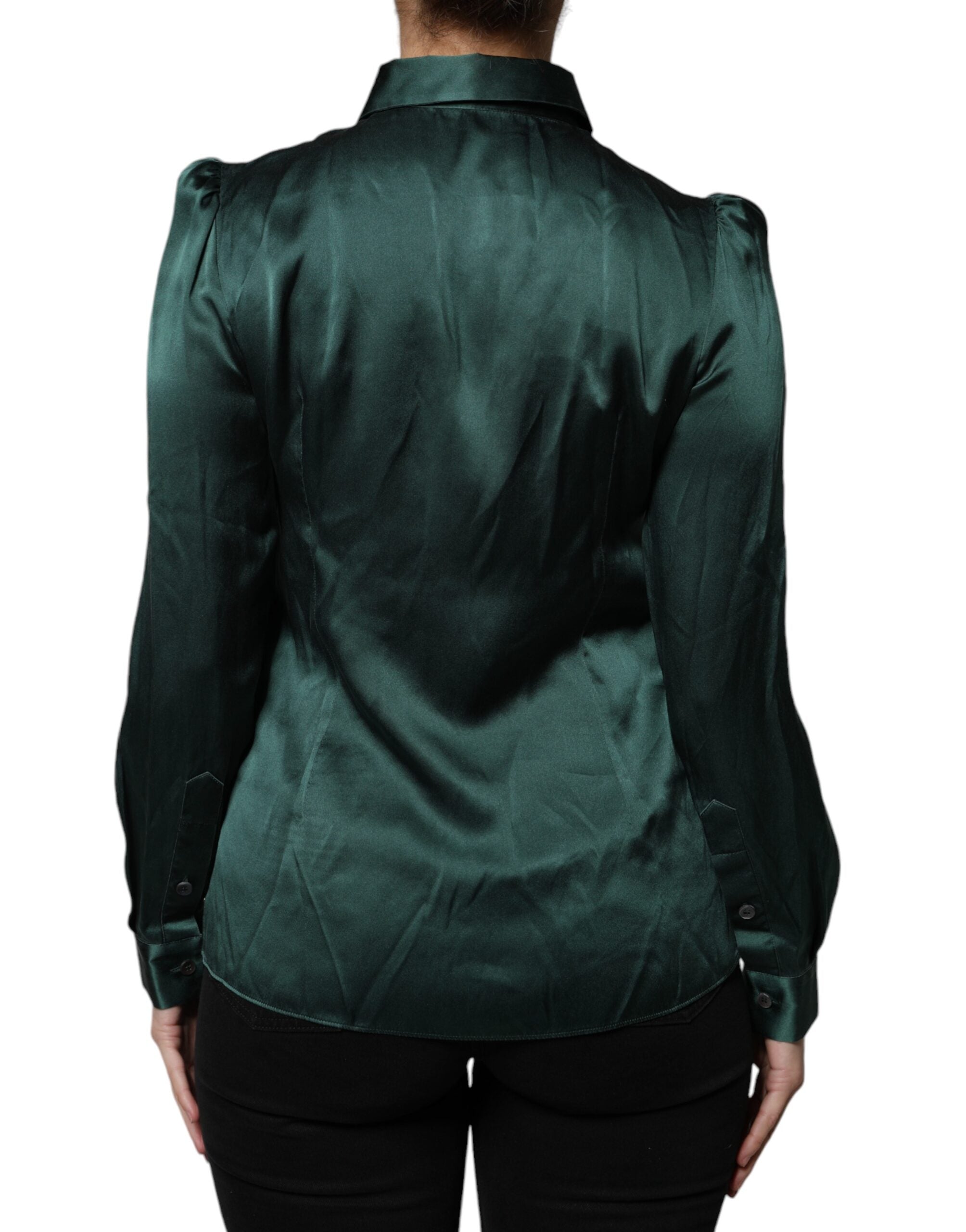 Chemisier en soie vert foncé Dolce & Gabbana à manches longues avec boutons, élégant et sophistiqué.