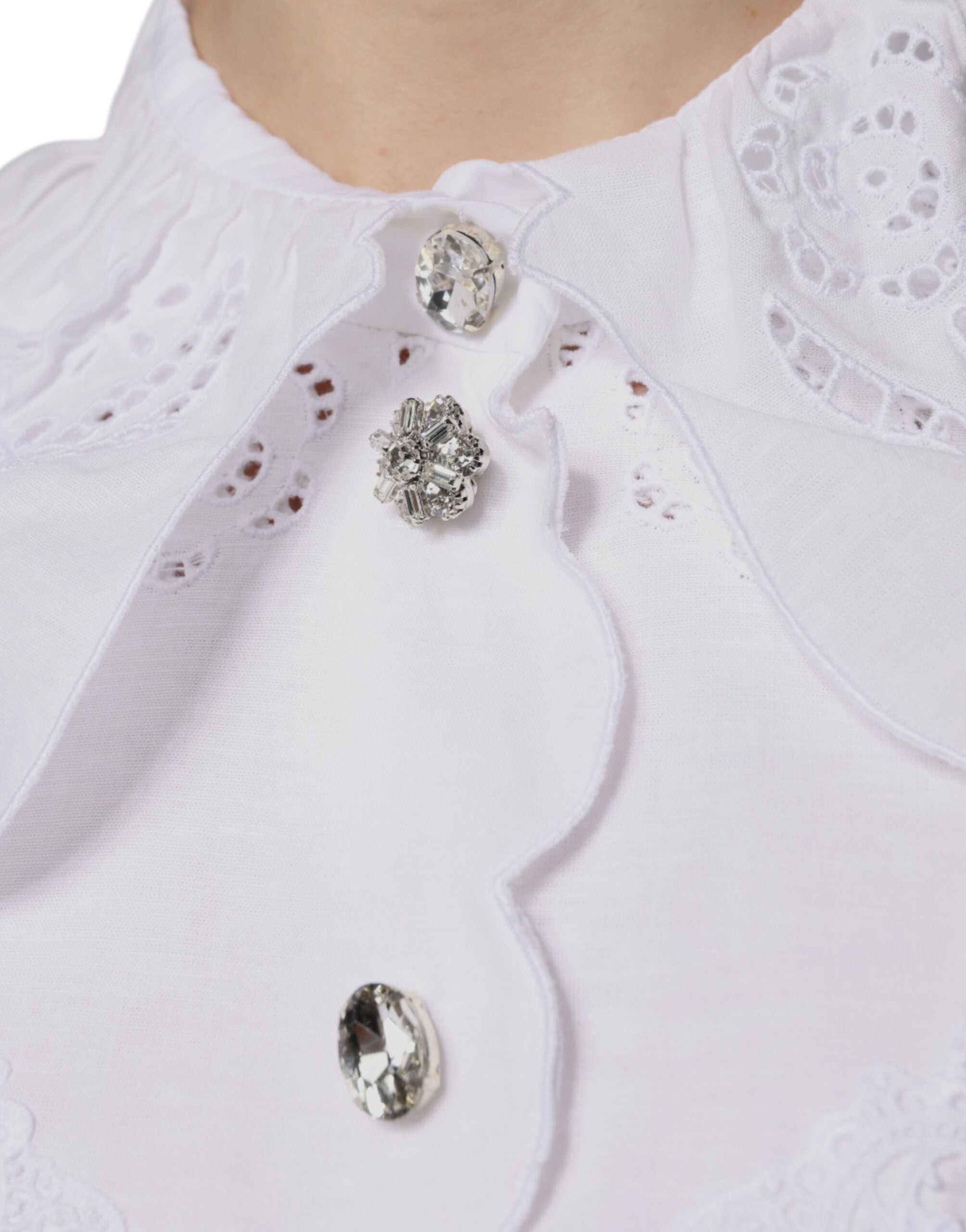 Blouse blanche en coton avec dentelle et col à Dolce & Gabbana, vue de face.