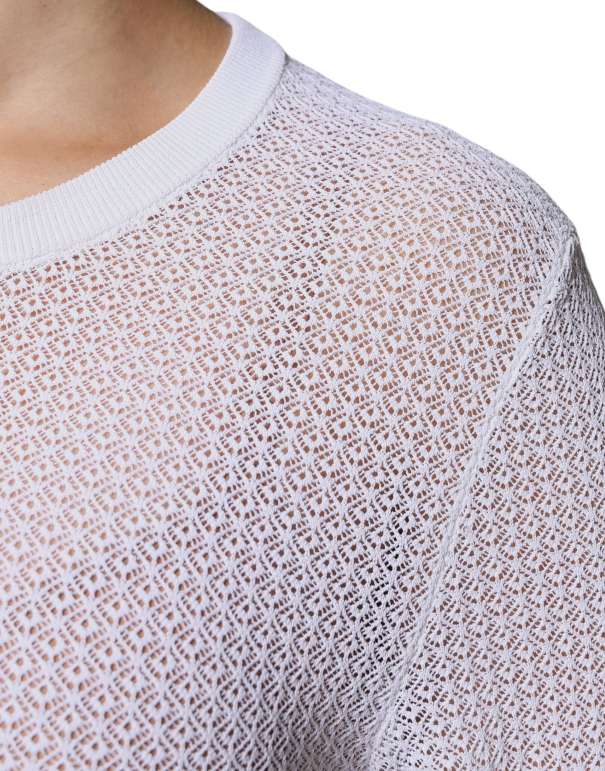 Haut en mesh blanc à manches longues de Dolce & Gabbana, transparent et élégant, pour un style sophistiqué et moderne.