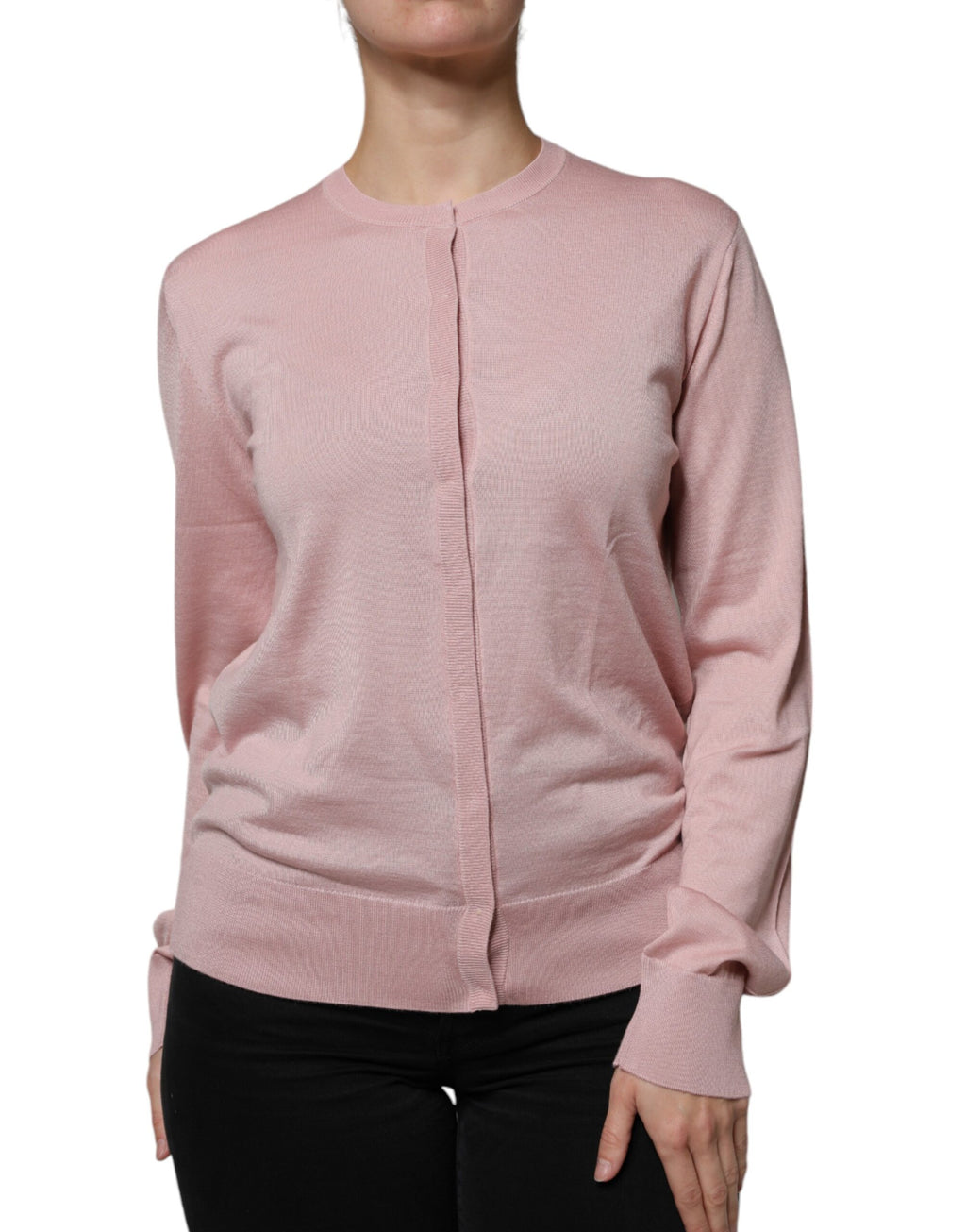 Cardigan en laine rose Dolce & Gabbana à boutons, pull en tricot élégant avec col classique et manches longues.