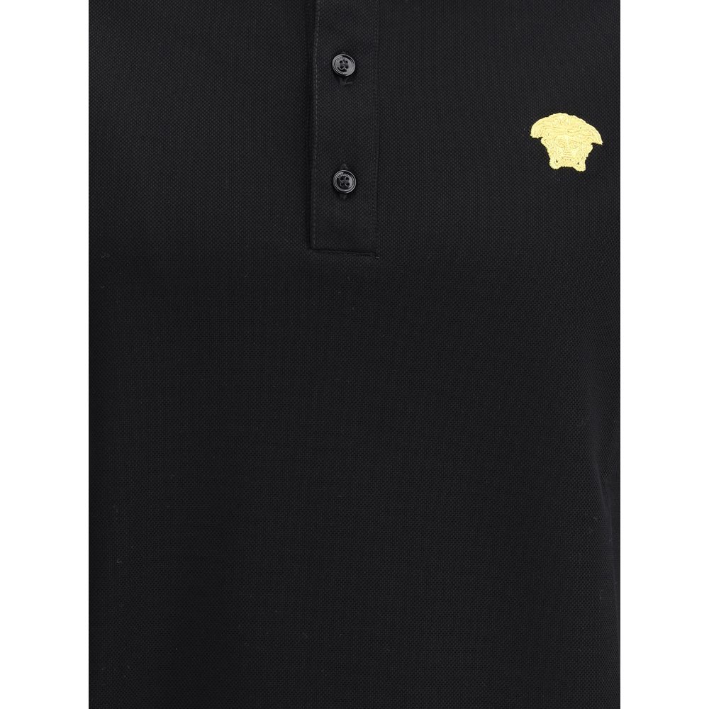 Chemise polo noire en coton de la marque Versace, détails élégants et logo visible sur le devant.