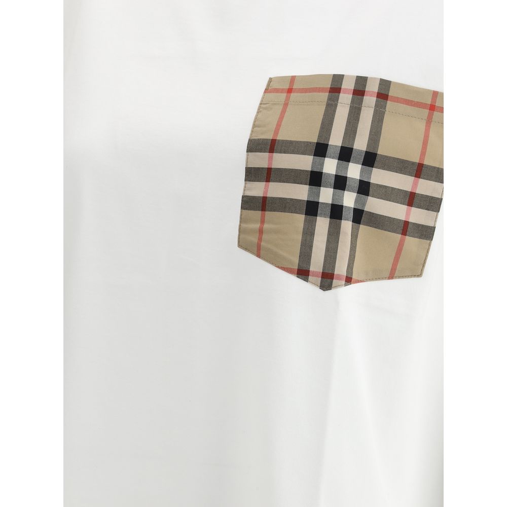 T-shirt blanc en coton de la marque Burberry, coupe classique et logo discret visible sur le devant.
