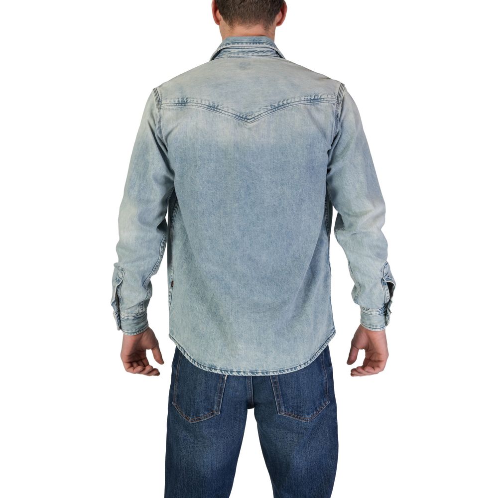 Chemise en jean bleu clair Hugo Boss, coupe classique, avec boutons et poches poitrine, en denim léger pour homme.