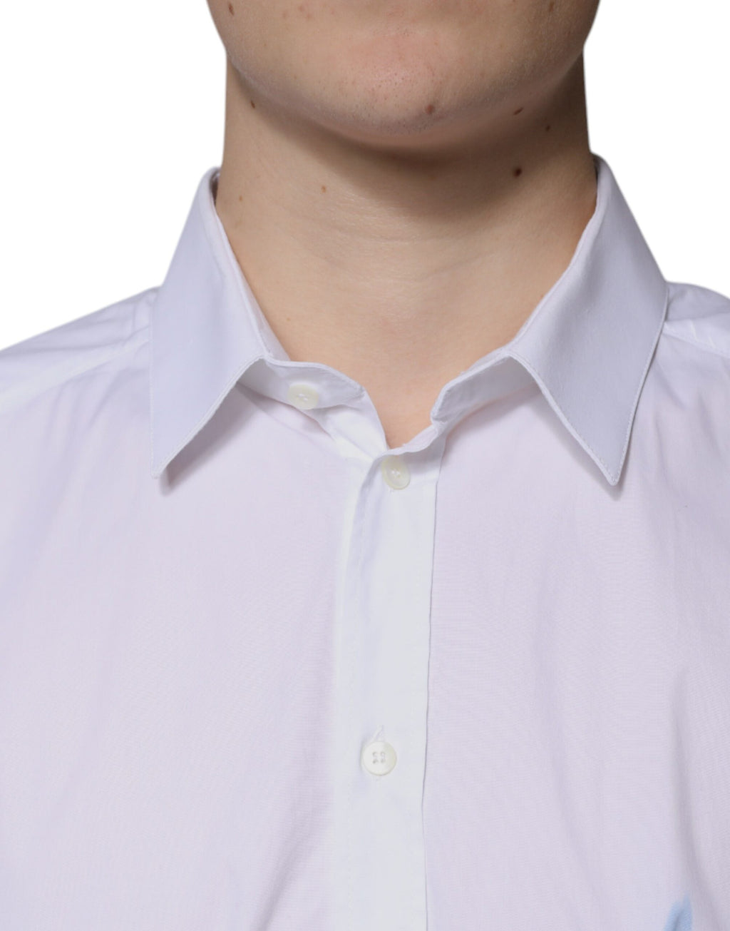 Chemise blanche en coton à manches longues de Dolce & Gabbana avec détails dorés, élégante chemise de marque italienne.