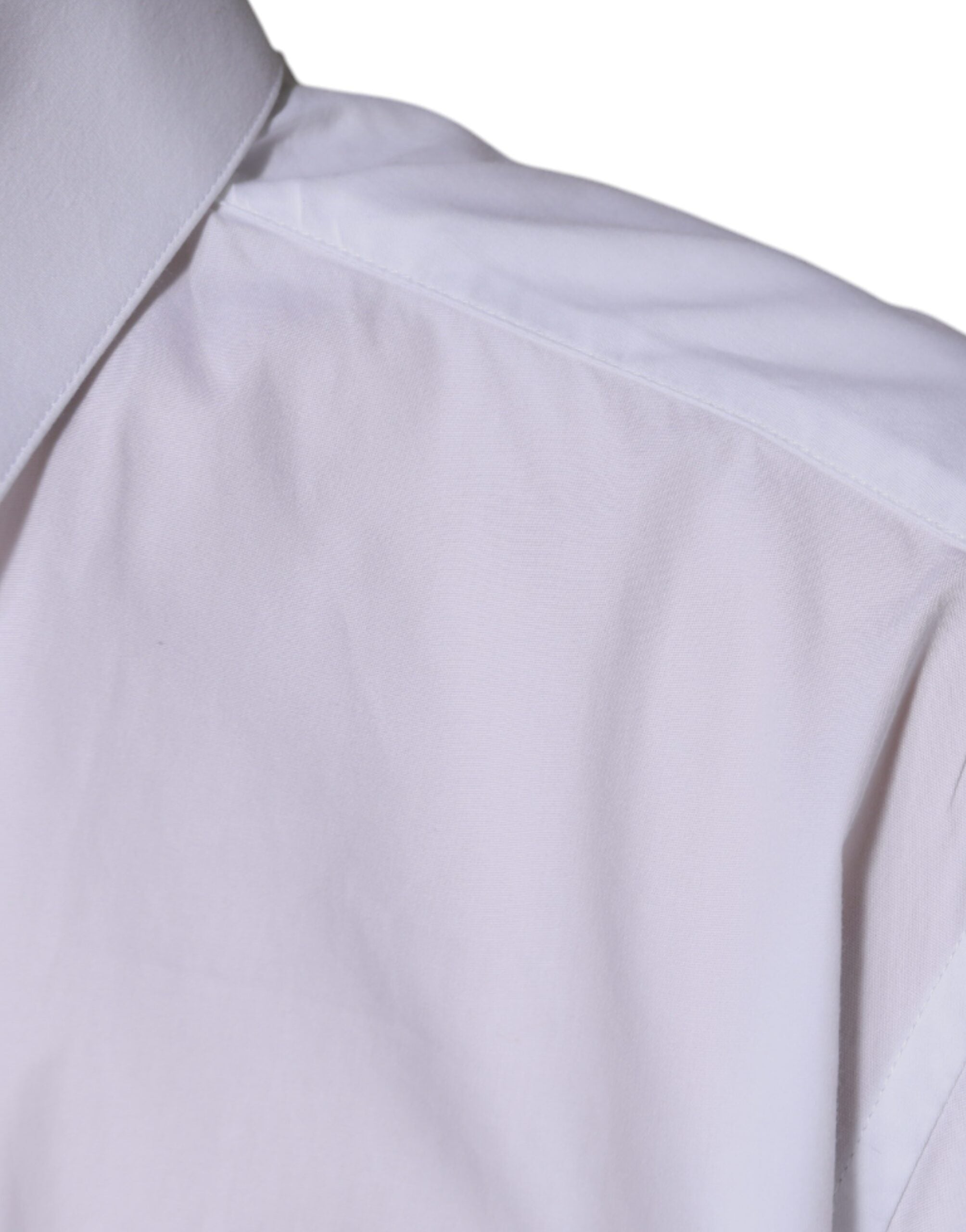Chemise longue blanche en coton Dolce & Gabbana avec manches longues et détails en or, vue de face.