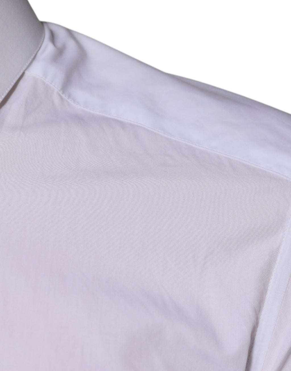 Chemise homme Dolce & Gabbana en coton blanc à manches longues et détails dorés, élégante et sophistiquée.
