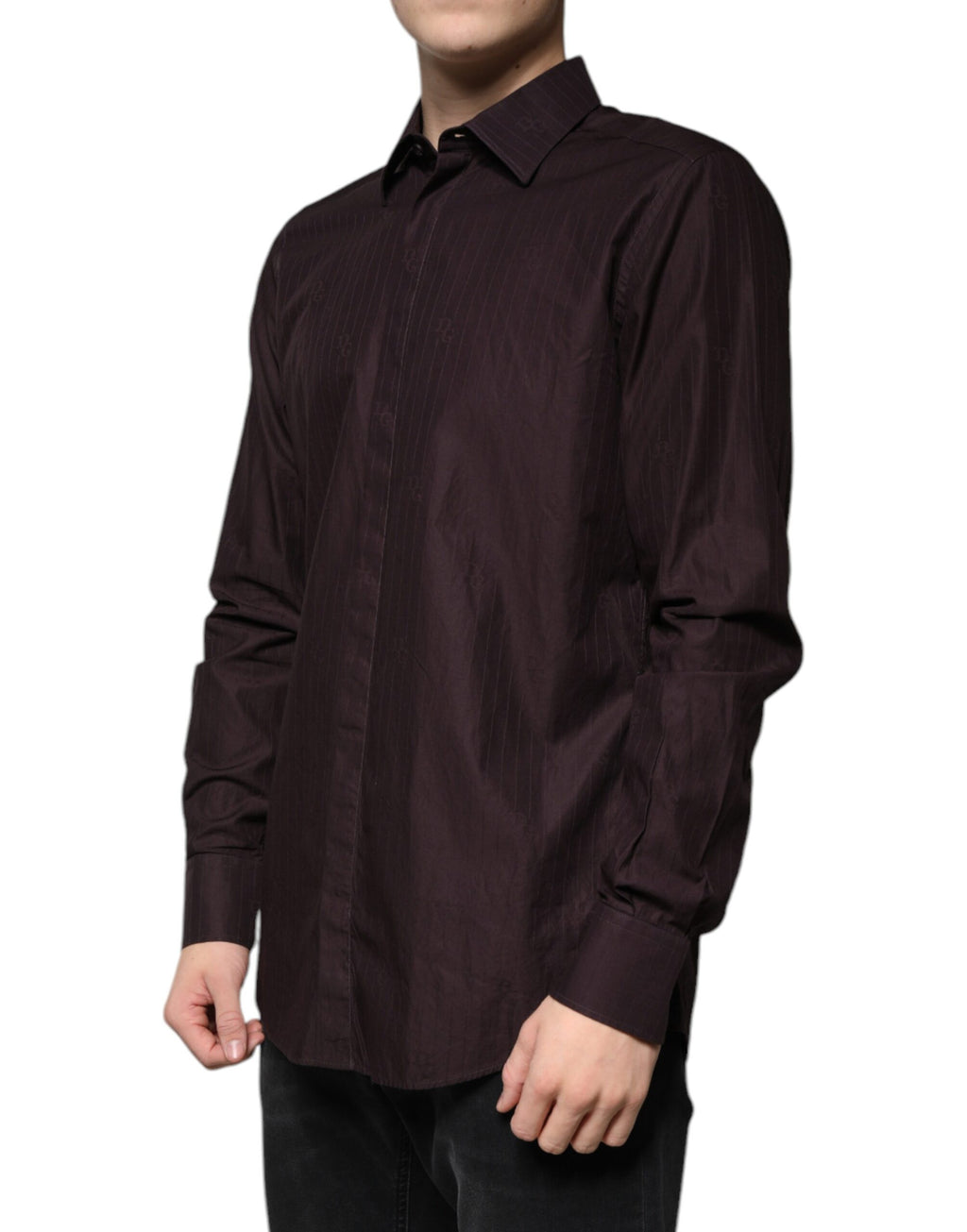 Chemise élégante en coton violet Dolce & Gabbana, ajustée slim fit, avec col classique et boutons sophistiqués.