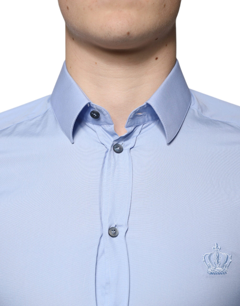 Chemise slim en coton Light Blue de Dolce & Gabbana Light Blue avec détails dorés, élégante et ajustée.