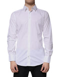 Chemise blanche en coton à manches longues Dolce & Gabbana avec détails dorés, vue de face sur mannequin.