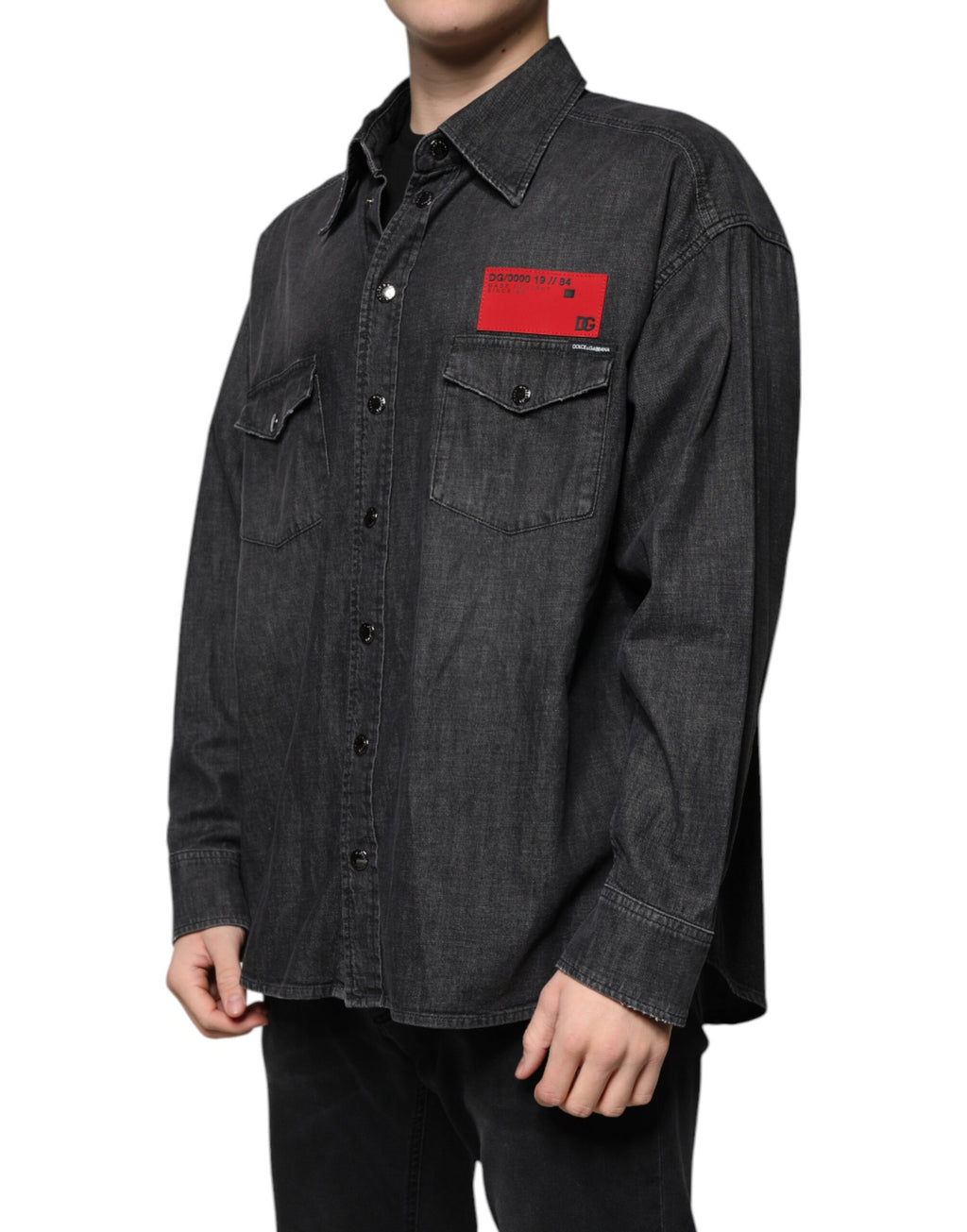 Chemise en denim noir Dolce & Gabbana avec logo, boutons en coton, veste décontractée pour homme.