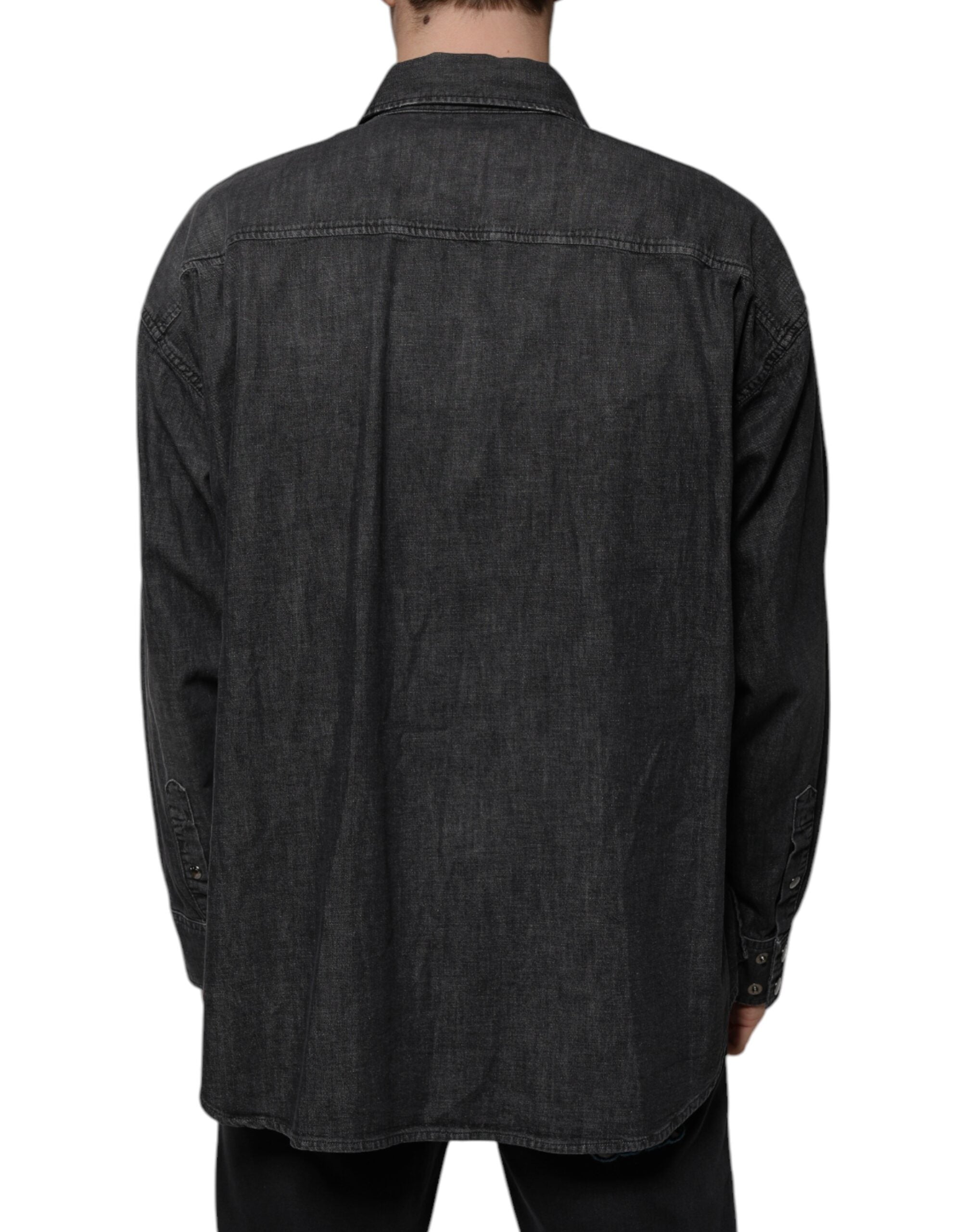 Chemise en denim noir Dolce & Gabbana avec logo, boutons en coton, style décontracté et élégant.