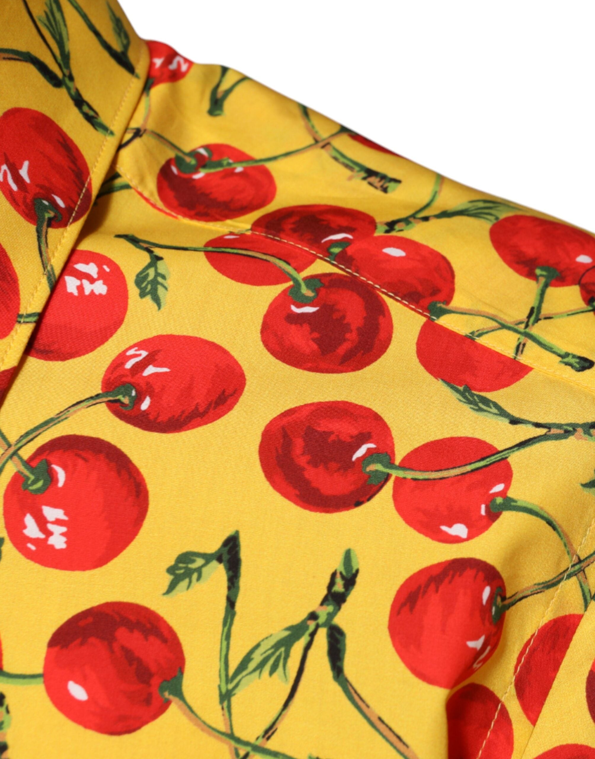 Chemise Dolce & Gabbana Martini en coton jaune avec motif cerise, élégante et décontractée, vue de face.