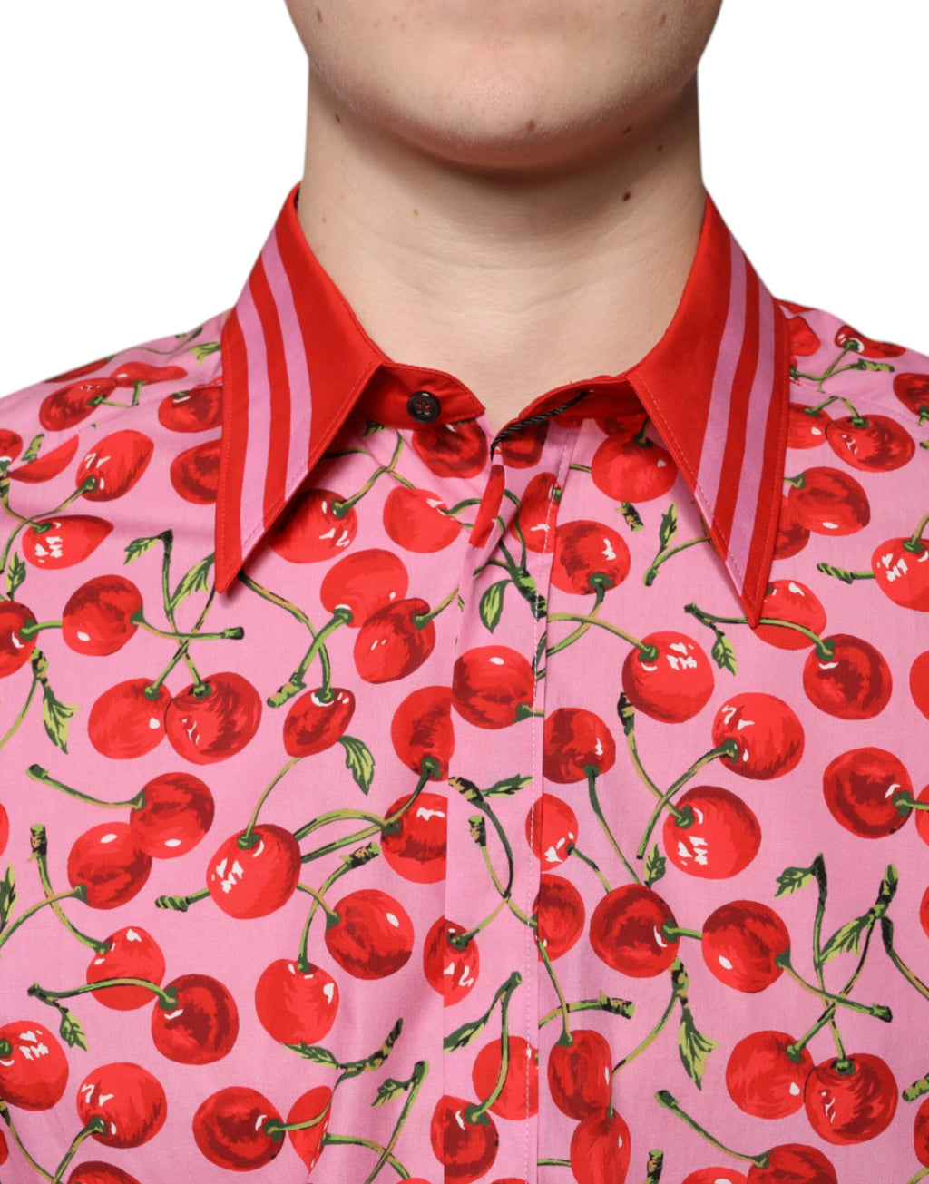 Chemise formelle Dolce & Gabbana en coton rose avec motif cerise, style MARTINI, vue détaillée du devant.