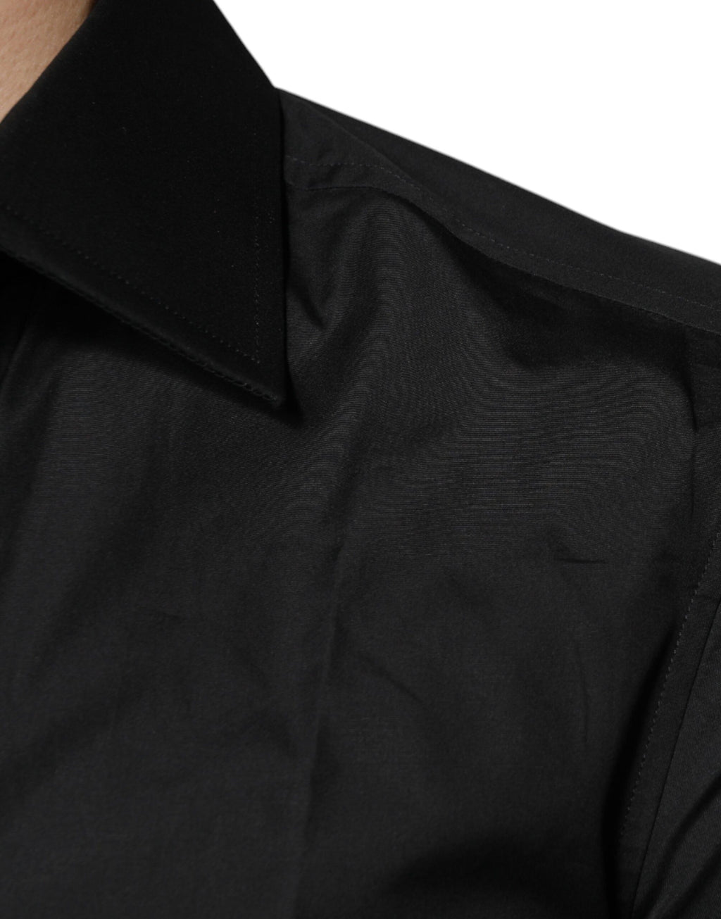 Chemise formelle Dolce & Gabbana en coton noir à manches longues, élégante et classique, vue de face.