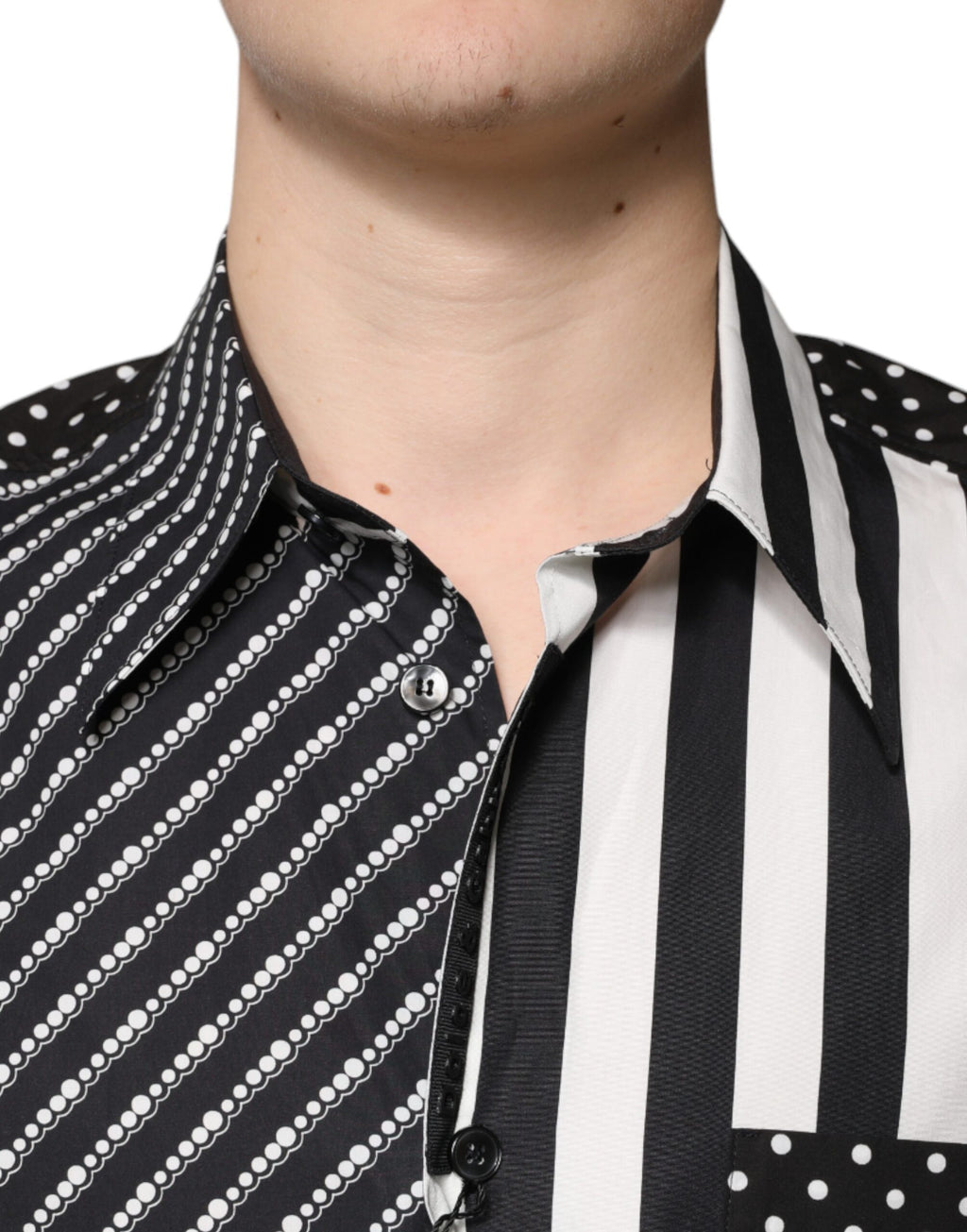 Chemise décontractée Dolce & Gabbana à rayures noires et blanches avec boutons, tissu léger et style élégant.