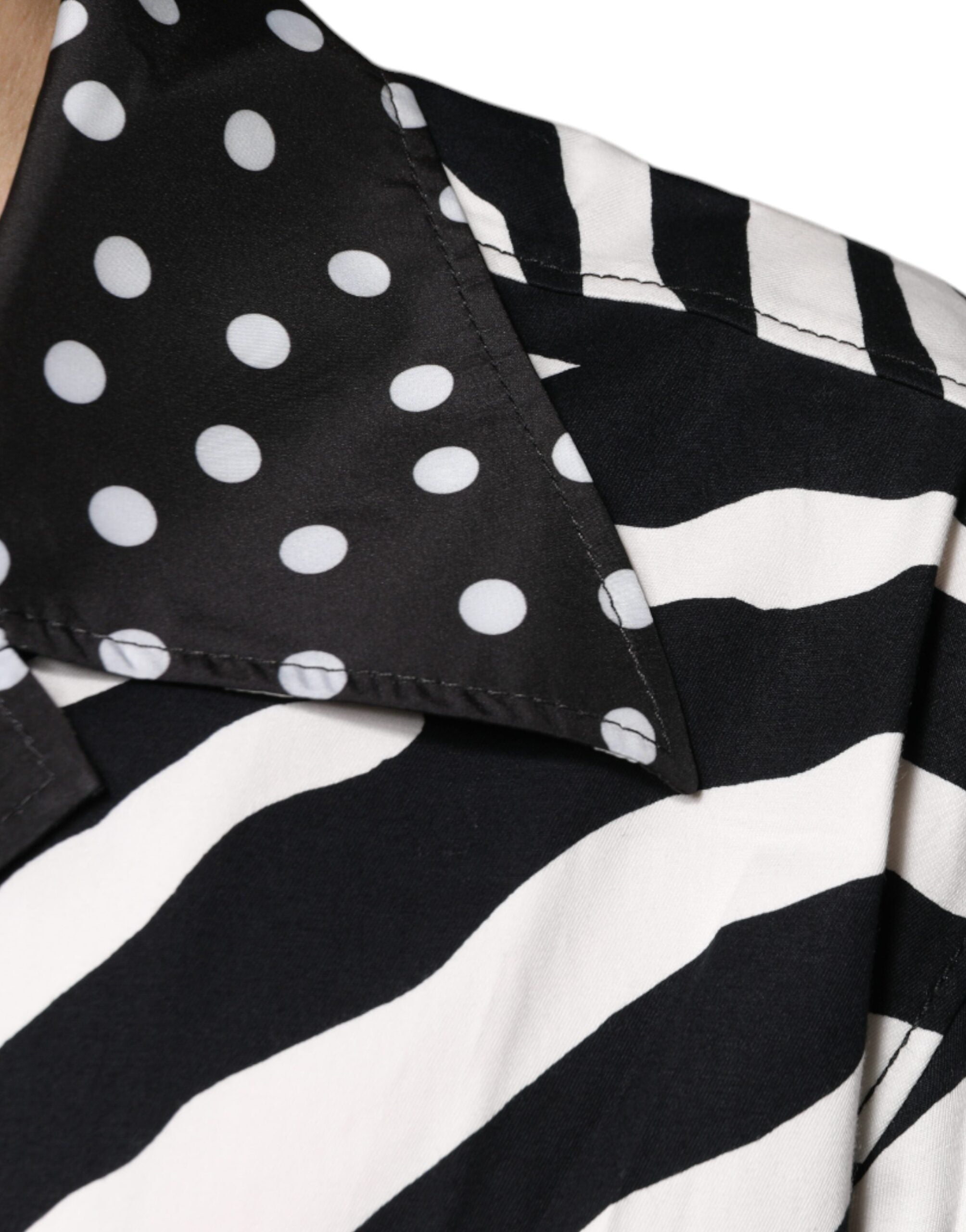 Chemise oversize en noir et blanc avec motif zèbre de Dolce & Gabbana, boutonnière, style décontracté et tendance.