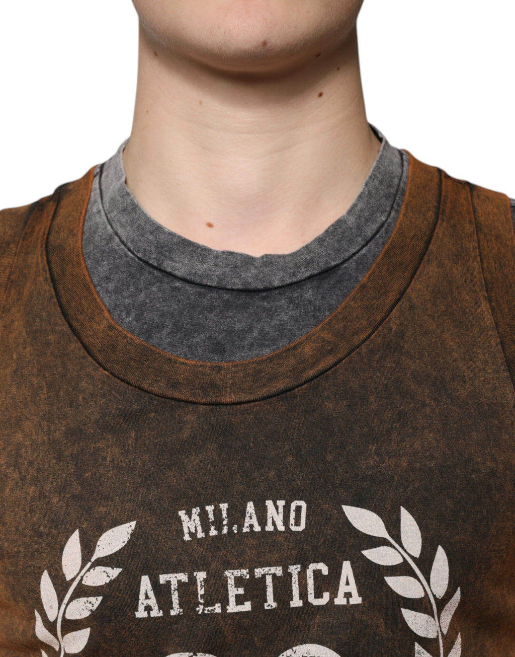 T-shirt sans manches en coton marron Dolce & Gabbana avec col rond, vue de face, mode décontractée.