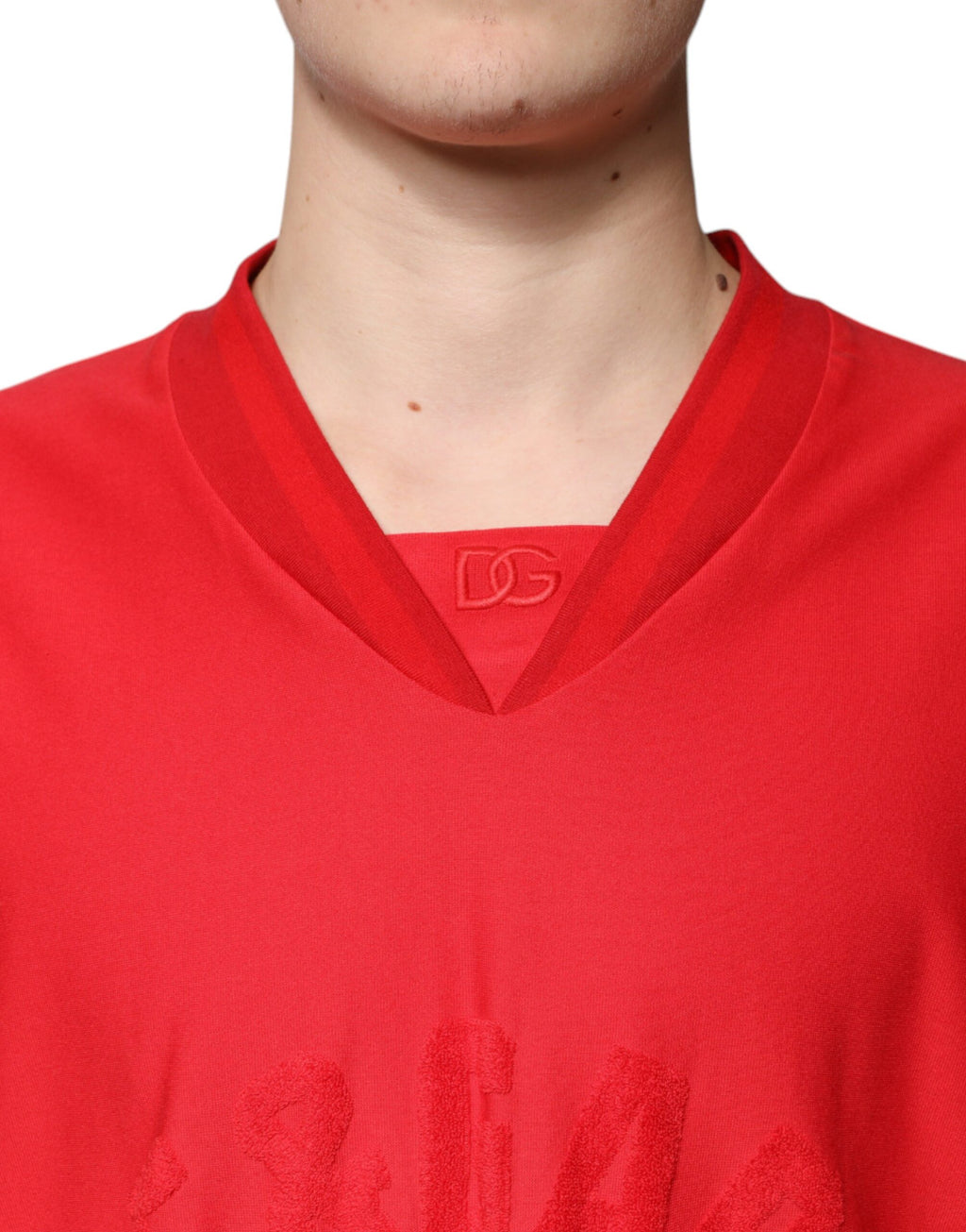 T-shirt Dolce & Gabbana en coton rouge à col en V et manches courtes, vue de face.