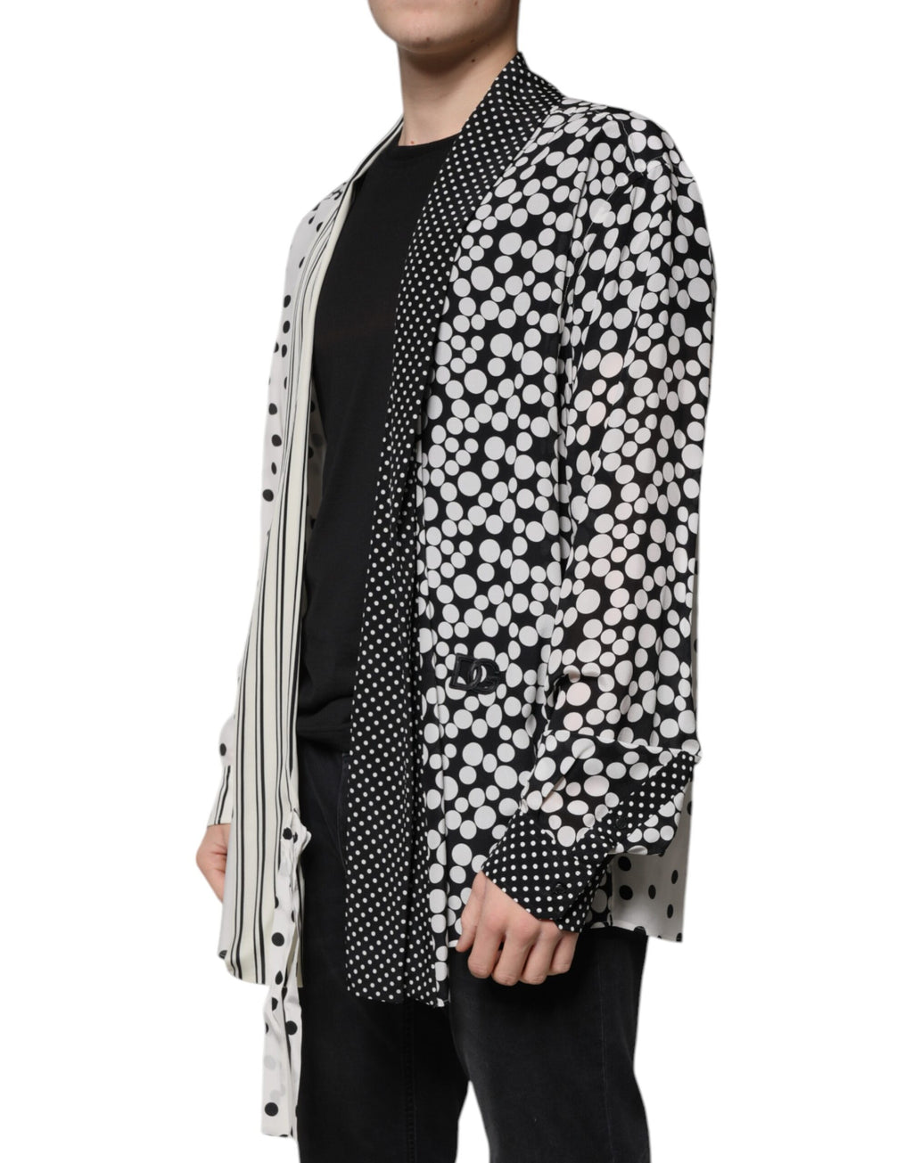 Chemise homme en soie Dolce & Gabbana à pois noirs et blancs, style casual avec col classique et manches longues.
