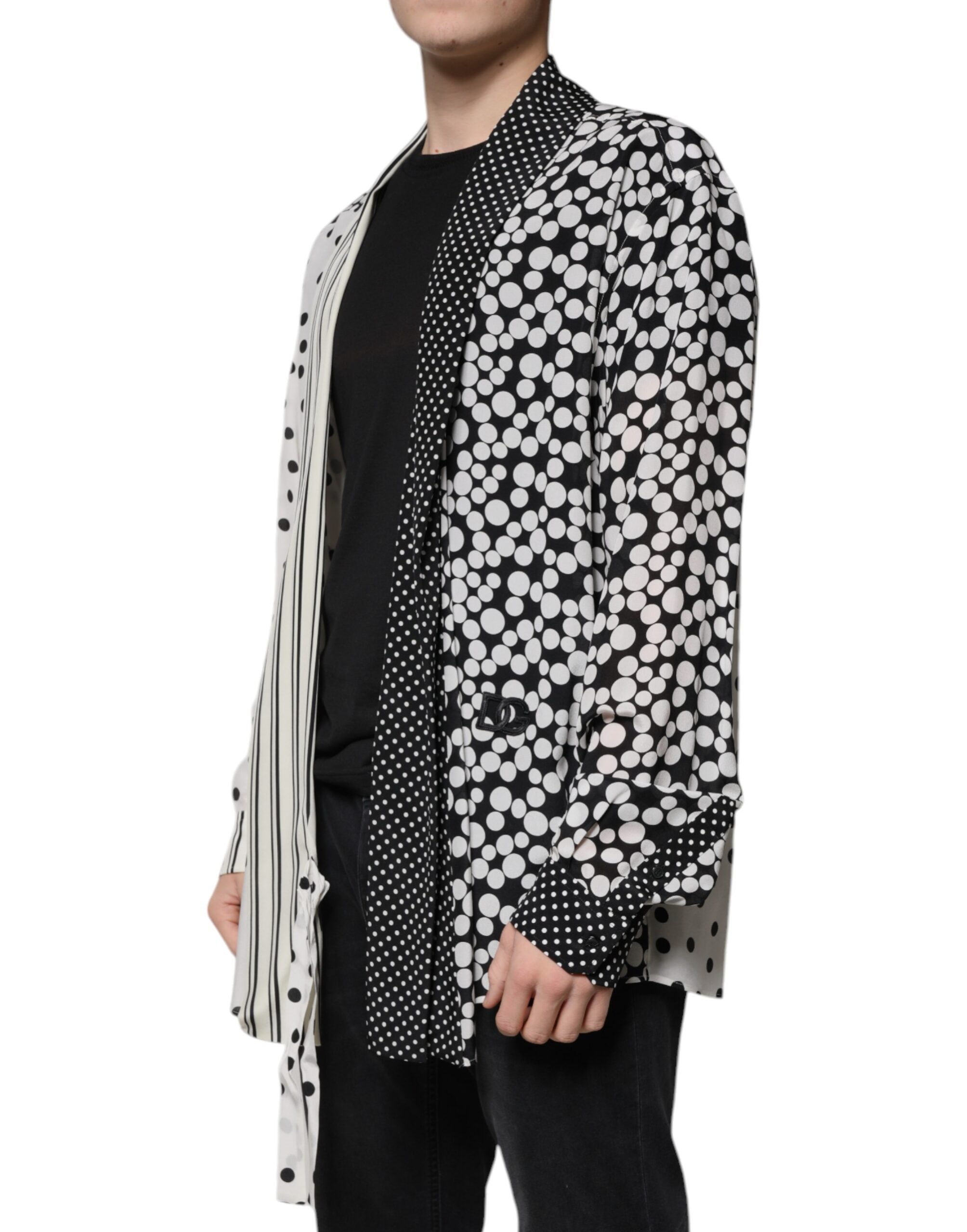 Chemise homme en soie Dolce & Gabbana à pois noirs et blancs, style casual avec col classique et manches longues.