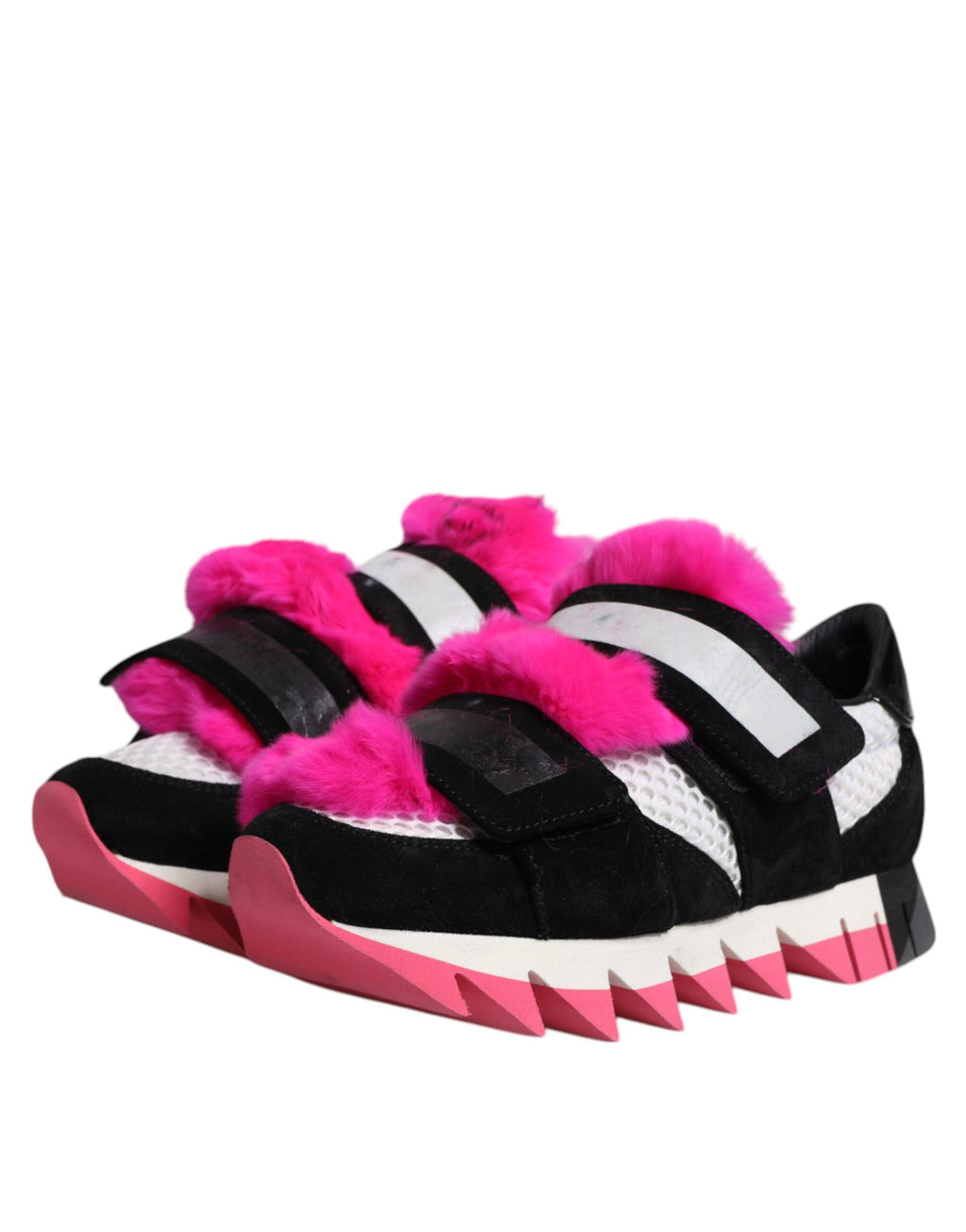 Chaussures sneakers Dolce & Gabbana noires et roses avec ornements en fourrure, tendance et élégantes.