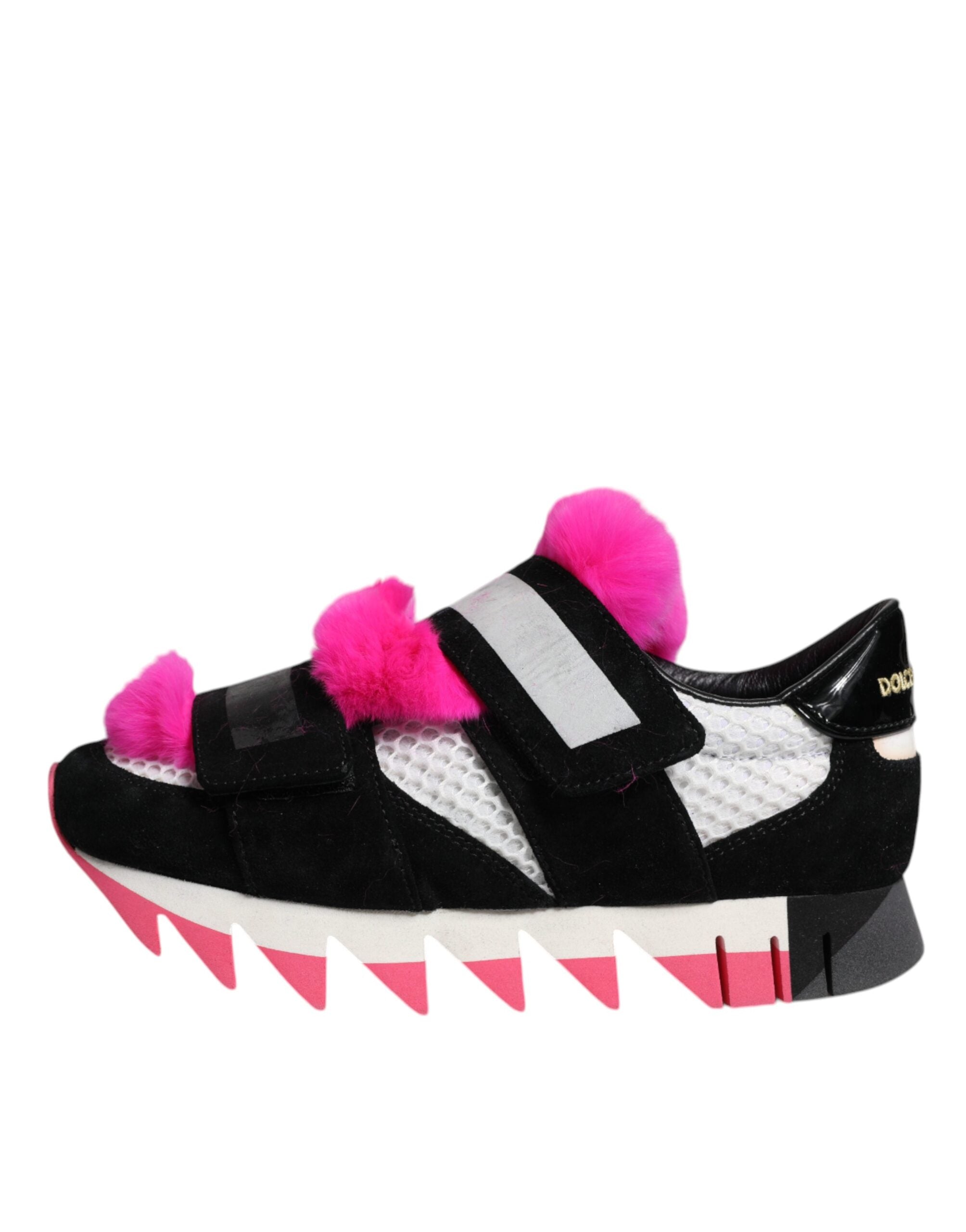 Chaussures sneakers Dolce & Gabbana noires avec détails en fourrure rose et embellissements.