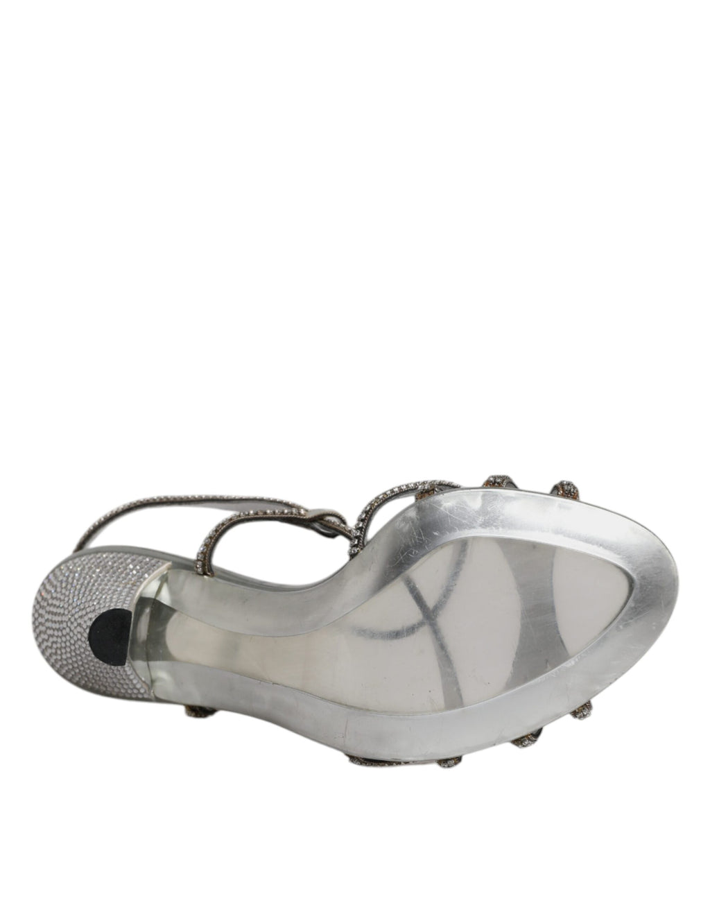 Sandales à talons Dolce & Gabbana KEIRA en argent avec cristaux, semelle en slingback, vues de côté et en gros plan.