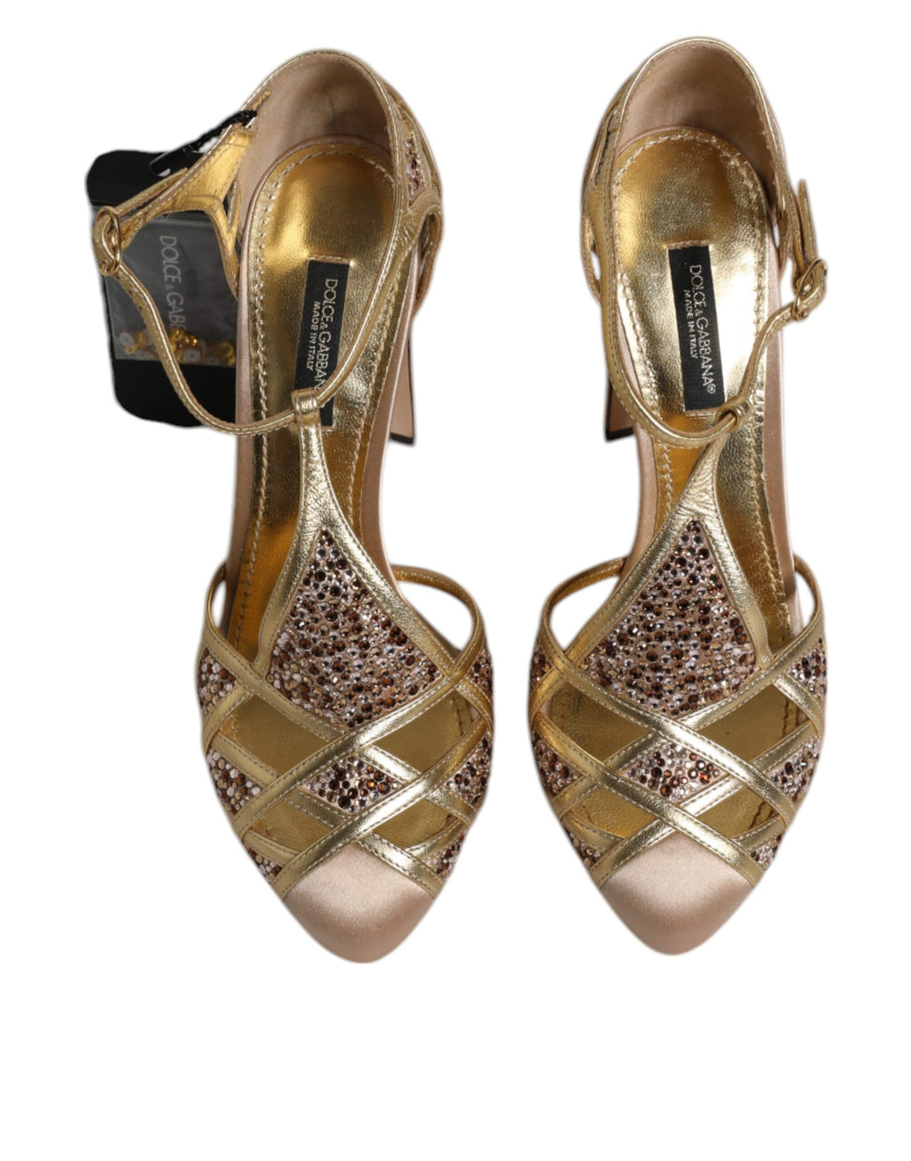 Chaussures Dolce & Gabbana en satin beige avec cristaux, talons en cuir, élégantes et ornées de détails brillants.