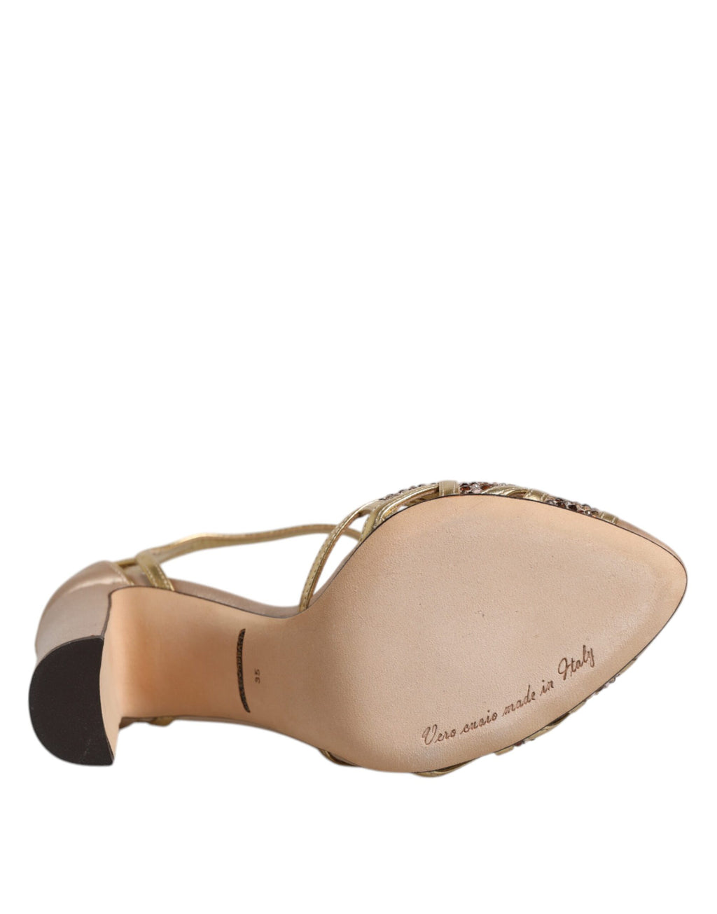 Escarpins en satin beige de Dolce & Gabbana avec embellissements en cristal et détails en cuir, élégants et sophistiqués.