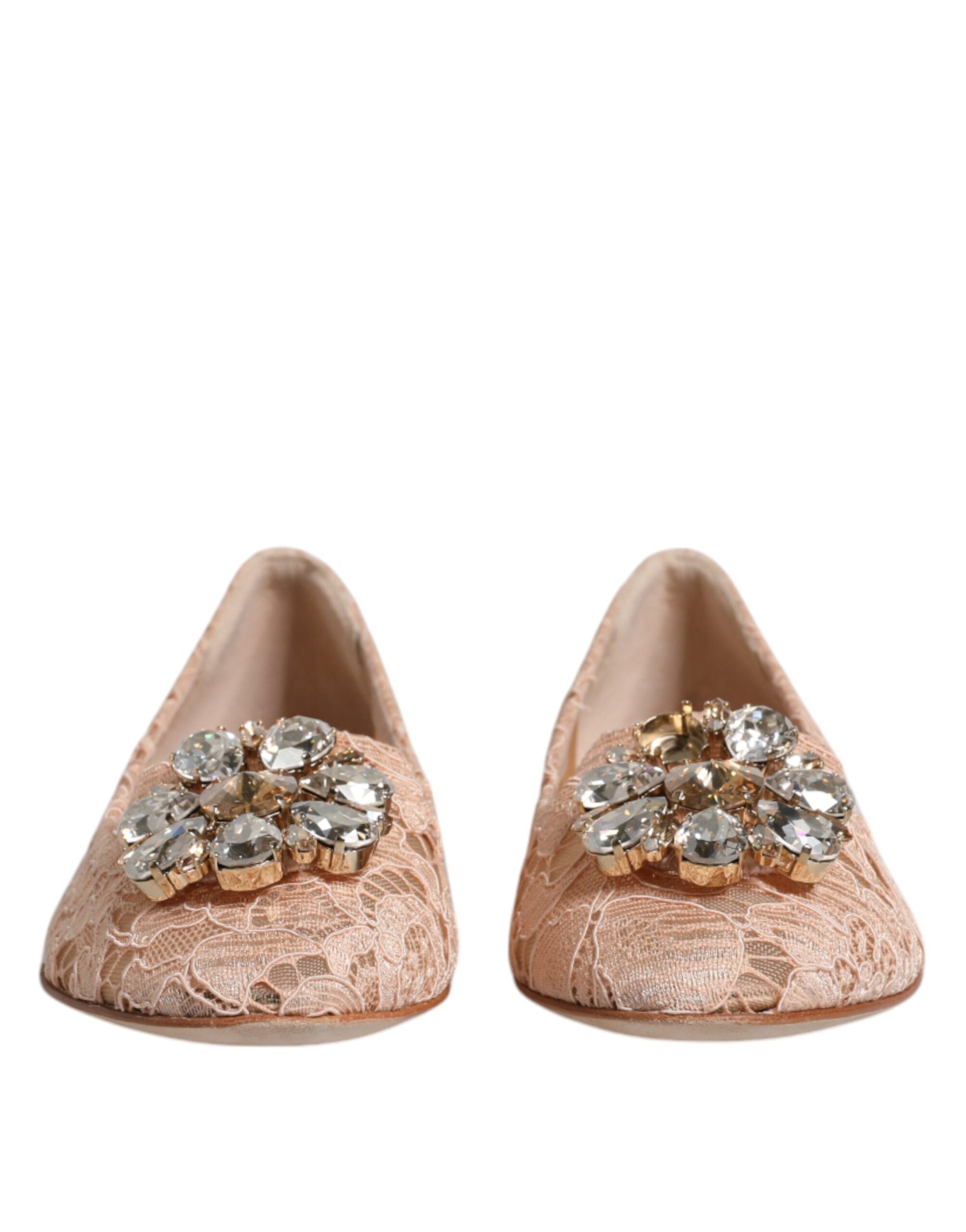 Chaussures ballerines en dentelle beige avec cristaux de la marque Dolce & Gabbana, élégantes et confortables.