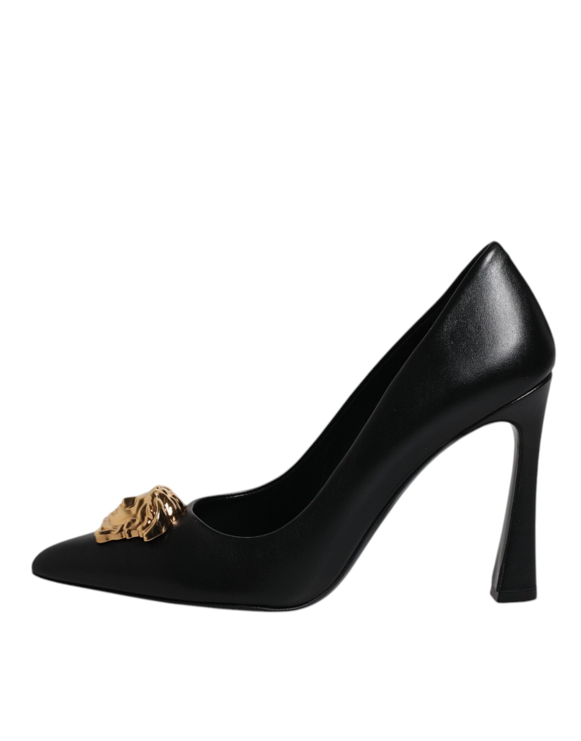 Escarpins noirs en cuir Versace avec plaque logo en relief et talons hauts élégants, chaussure sophistiquée pour femme