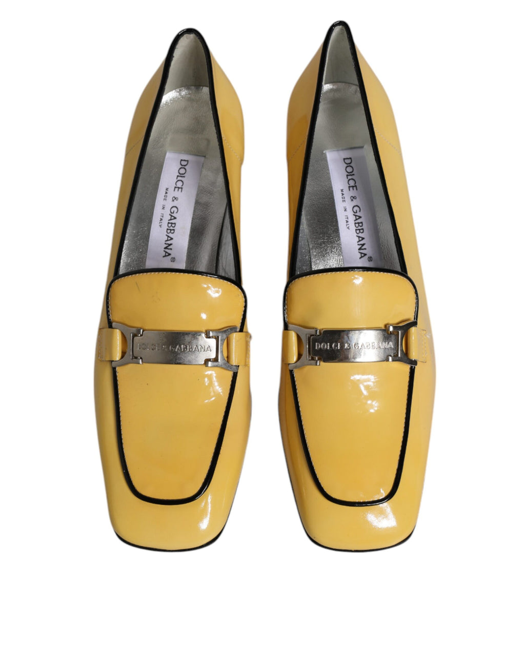 Mocassins Dolce & Gabbana en cuir jaune avec plaque logo, chaussures à enfiler élégantes et confortables.